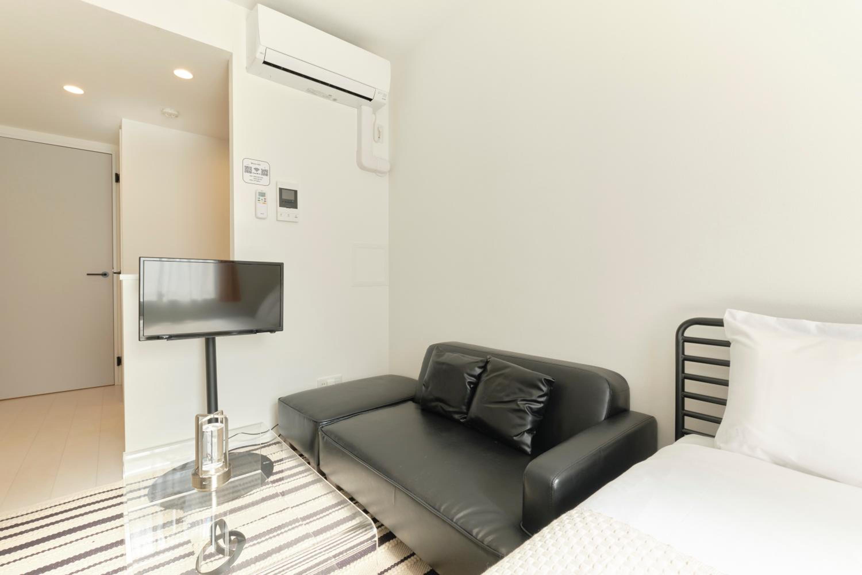 One-Bedroom Apartment photo 2