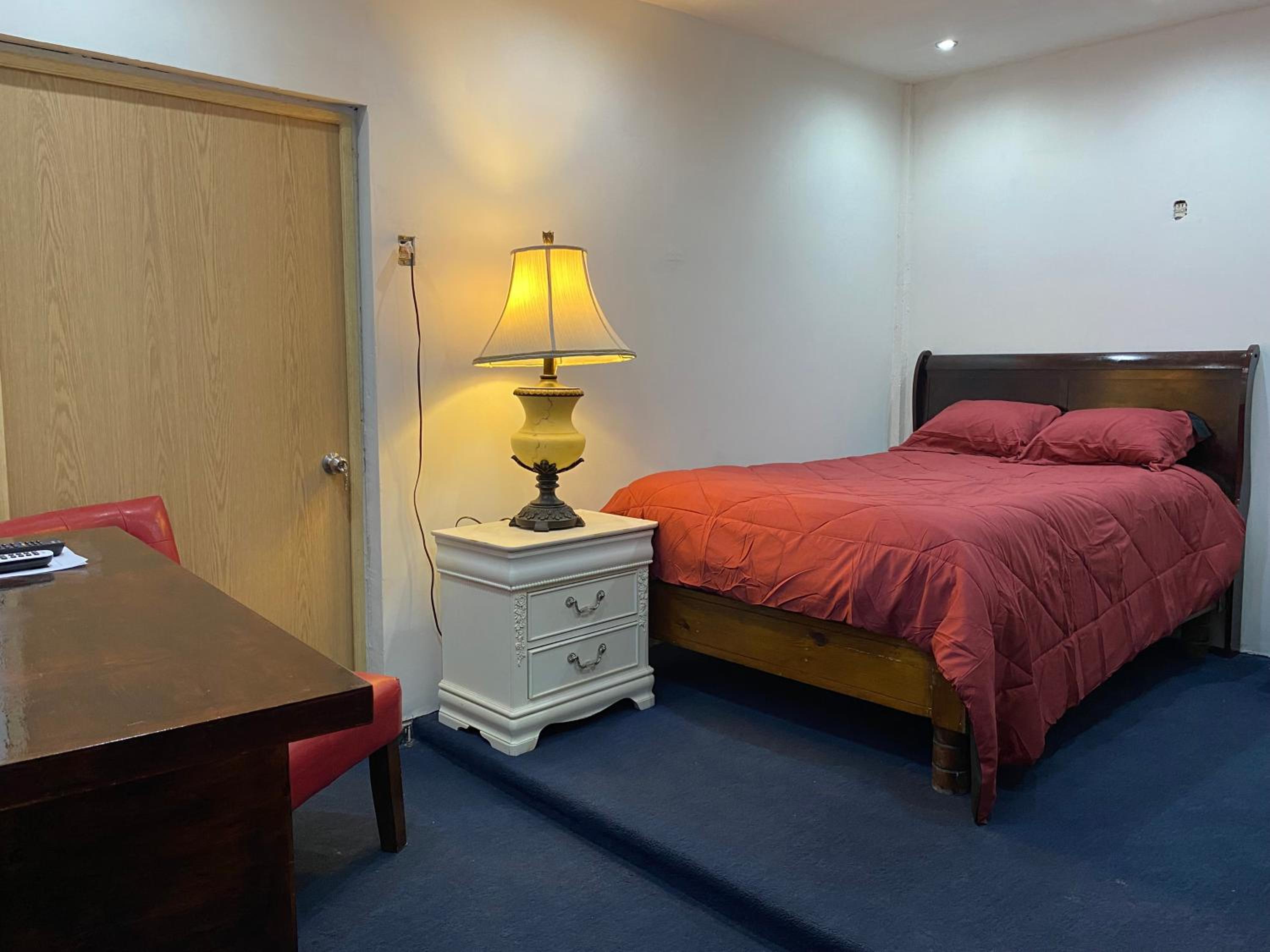 Queen Room photo 1