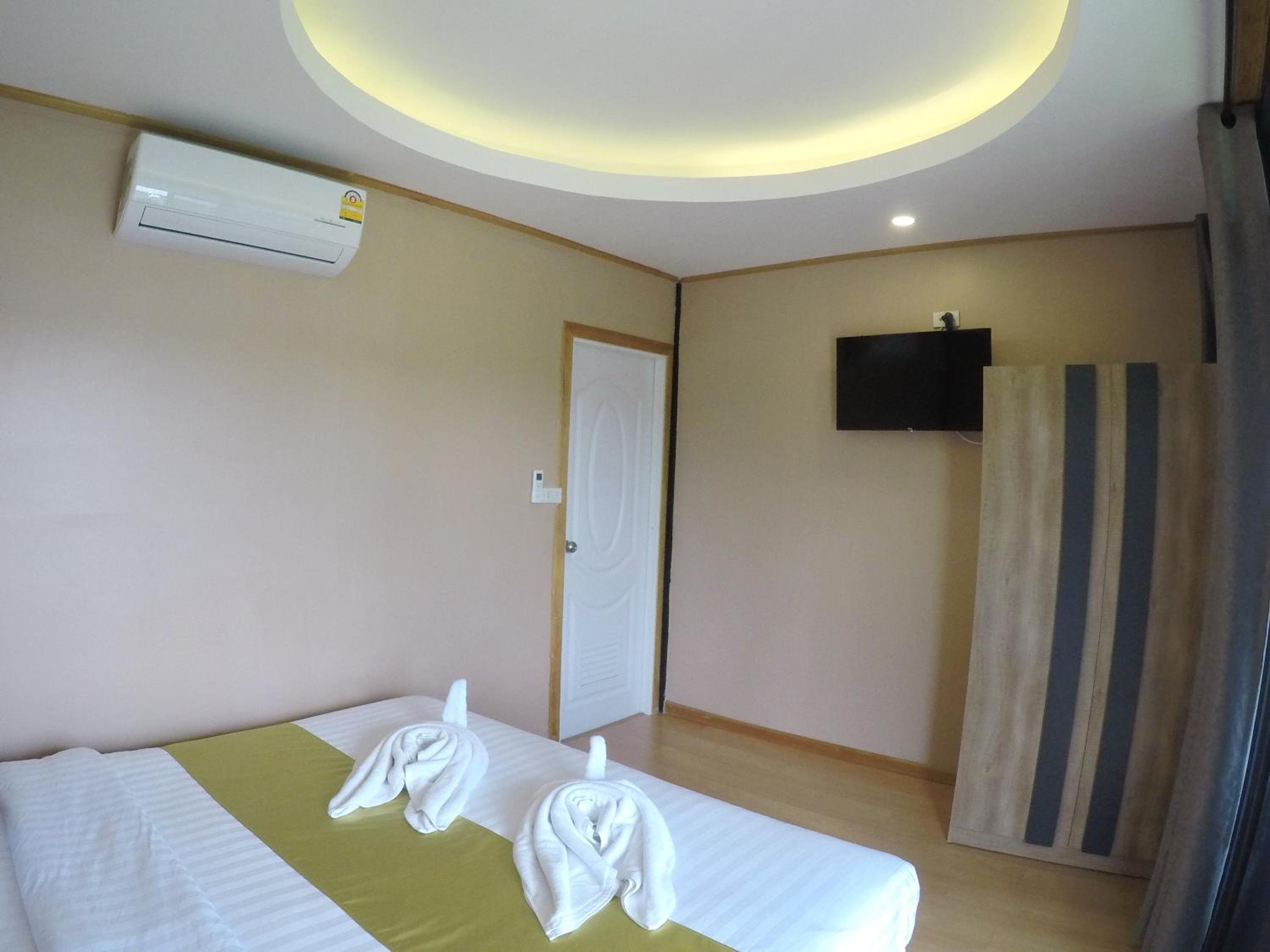 Double Room with Balcony - Photo 13