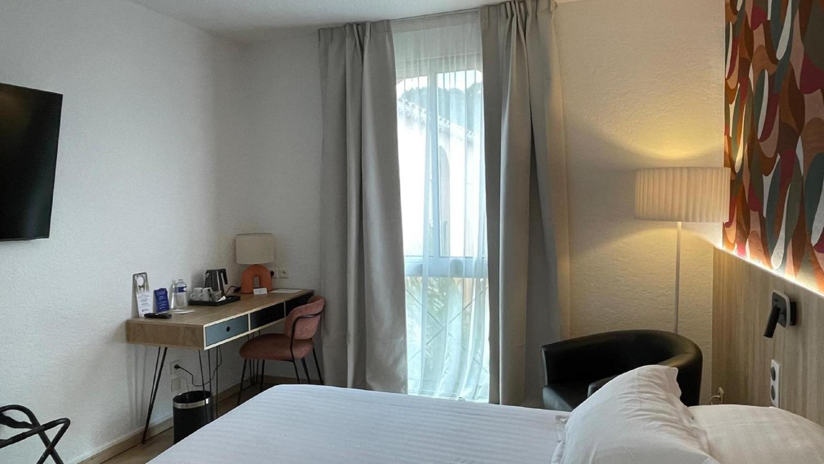 Superior Queen Room with Pool View - Ground Floor/Non-Smoking photo 1