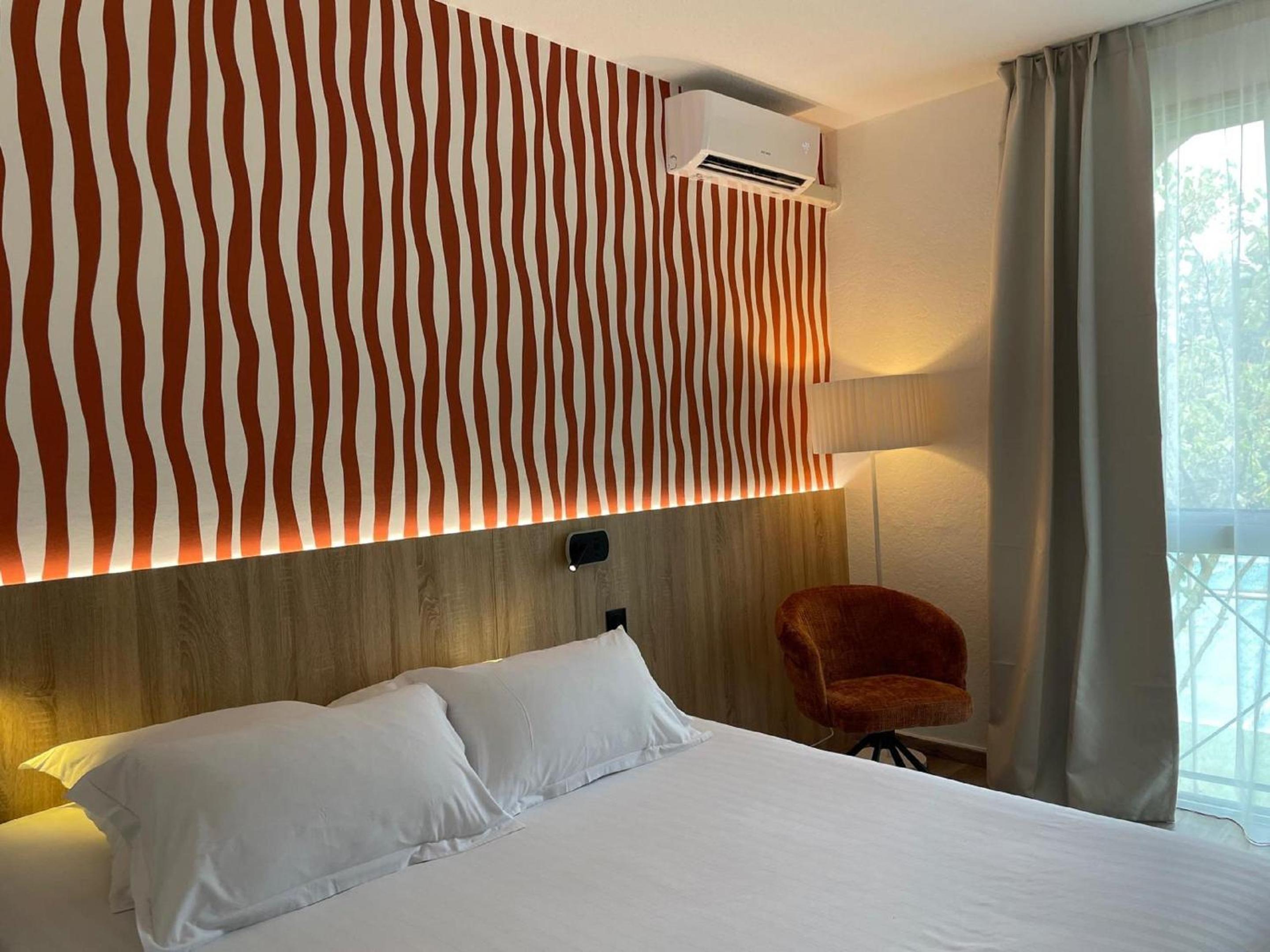 Comfort King Room with Park View - Ground Floor/Non-Smoking photo 1