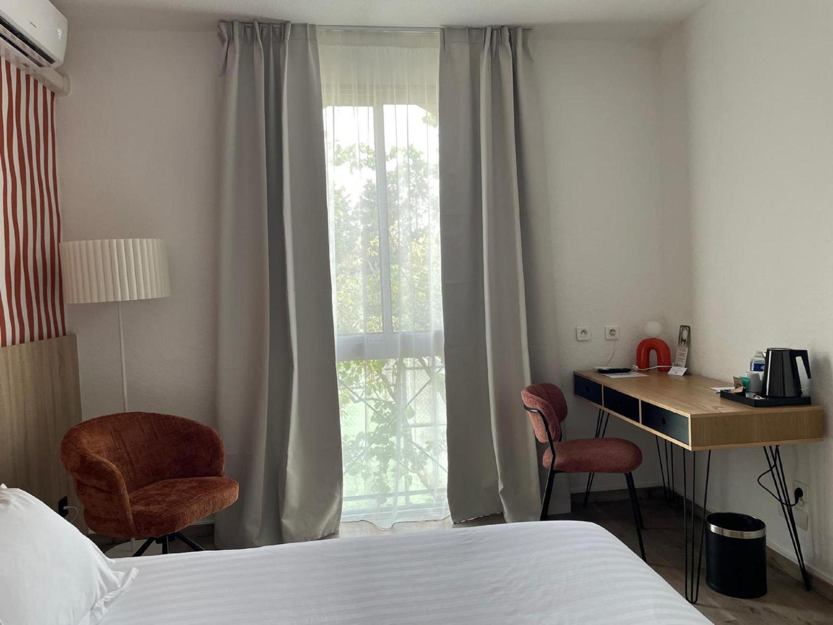 Comfort King Room with Park View - Ground Floor/Non-Smoking photo 2