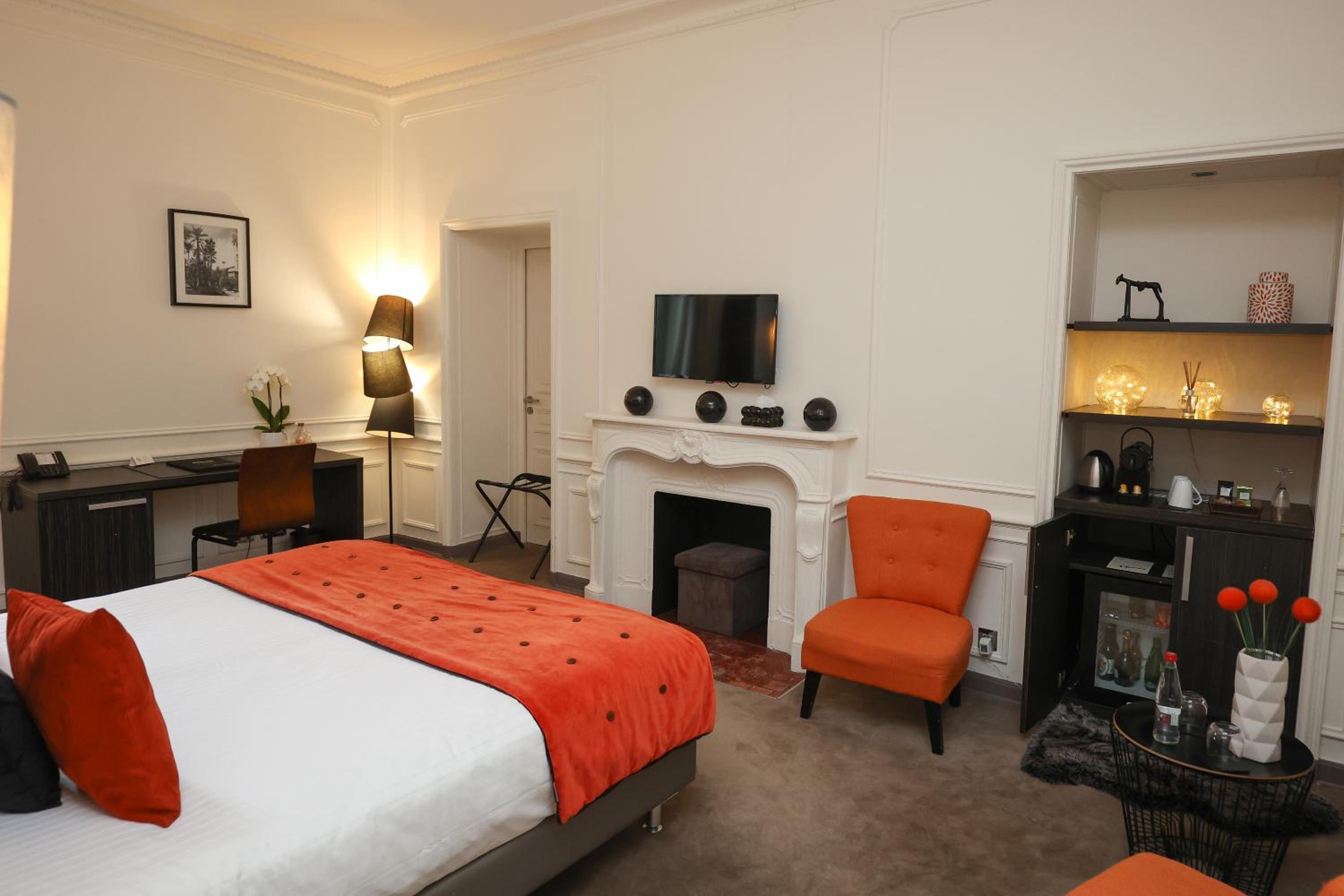 Deluxe Double Room - Photo 13