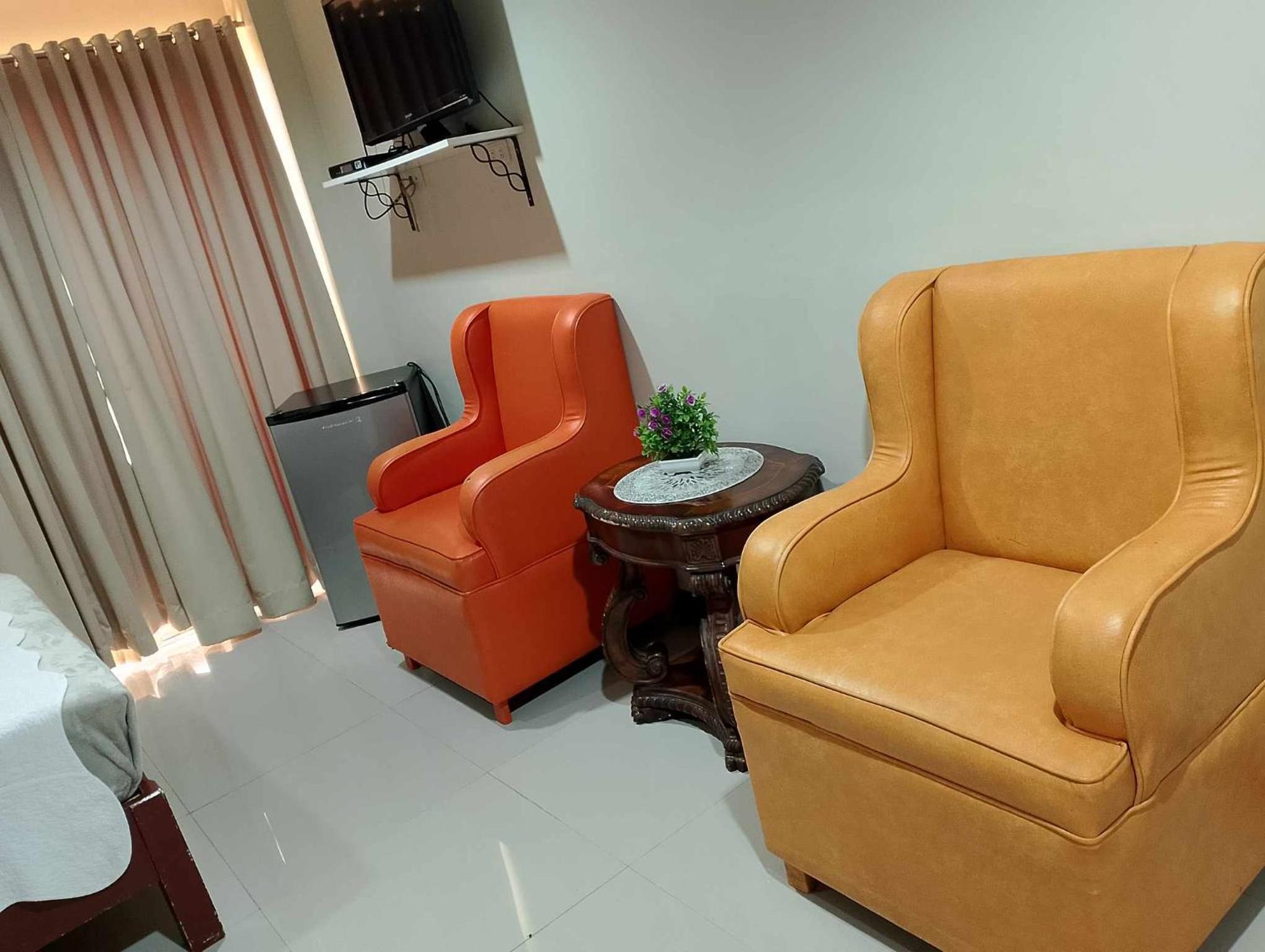 Junior Suite with Balcony - Photo 4