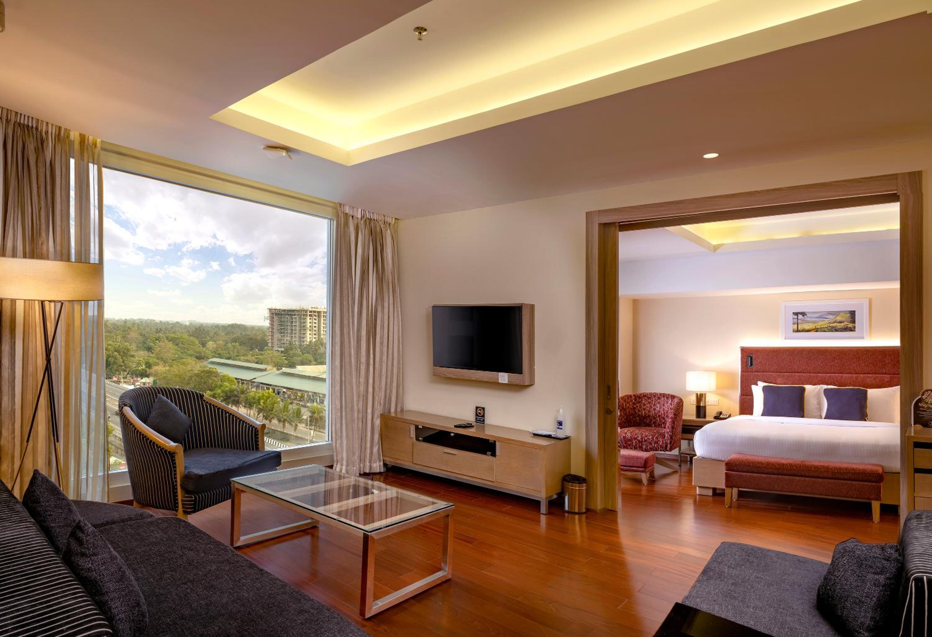 Suite - 20% Discount on Food, Soft Beverages, Laundry, Spa & Saloon Services - Photo 2