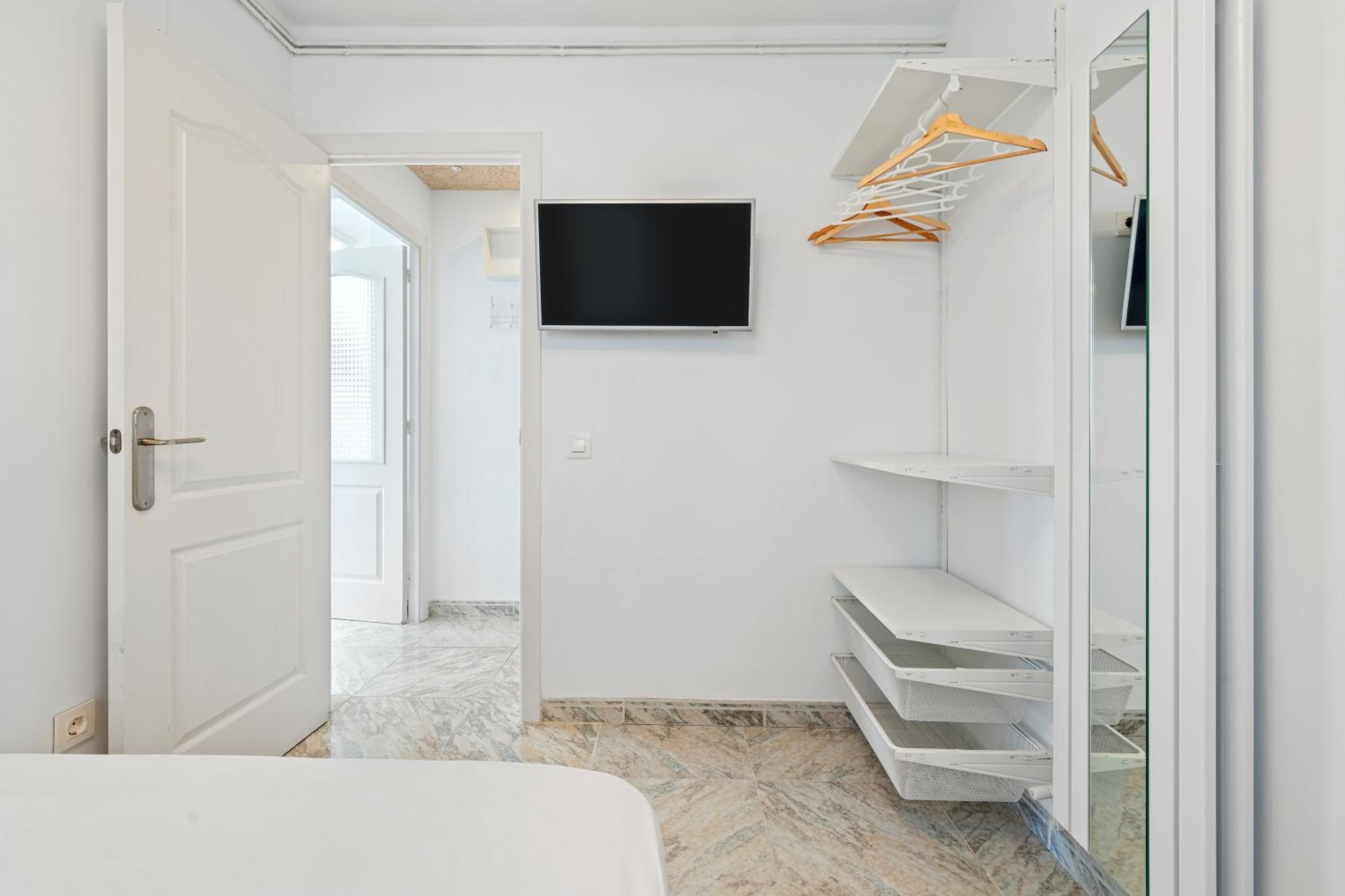 Two-Bedroom Deluxe Apartment with Balcony photo 2