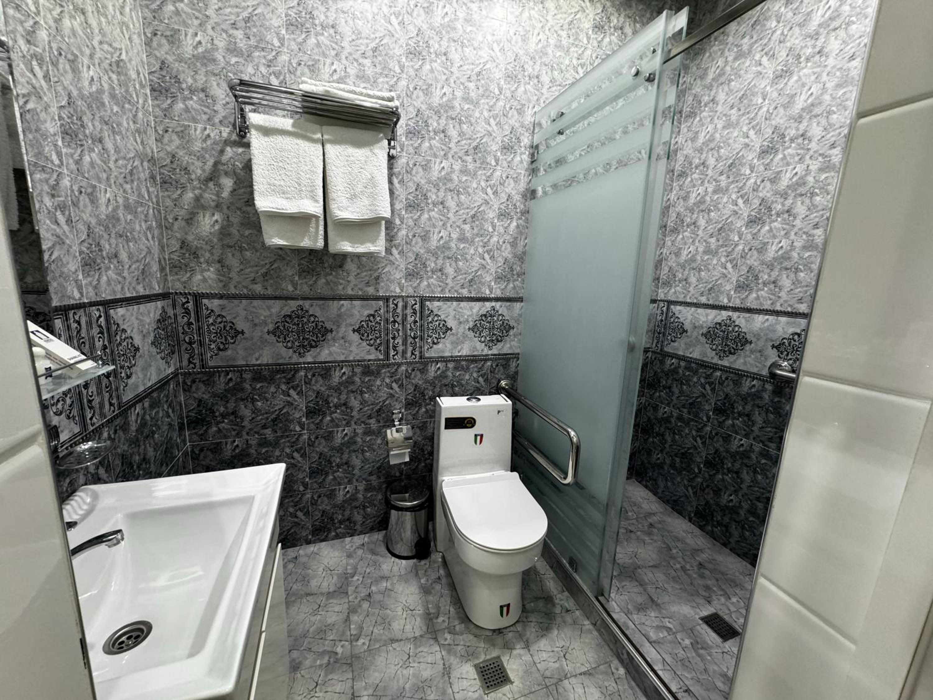 Twin Room - Photo 2