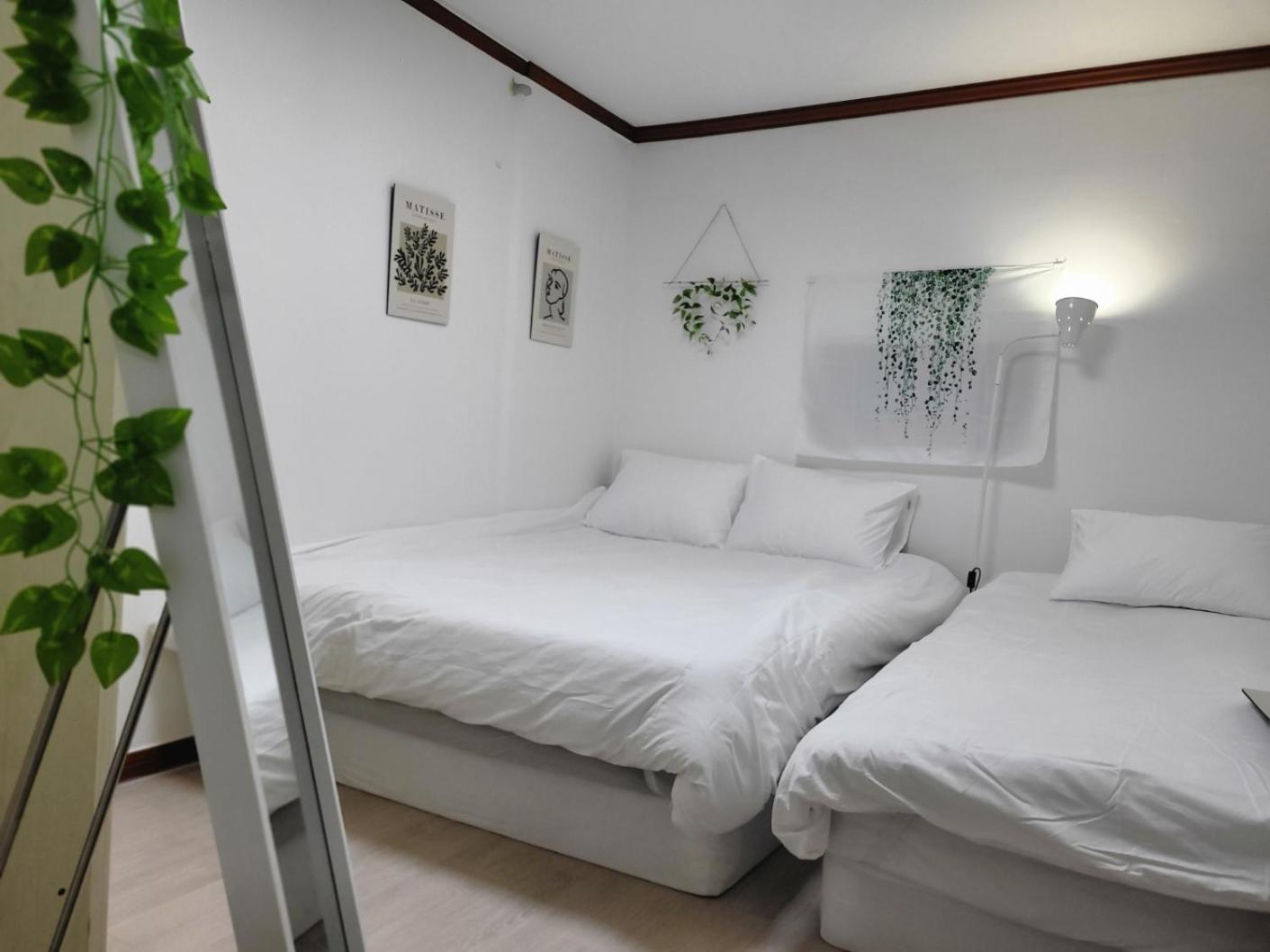Deluxe Queen Room with Two Queen Beds photo 3