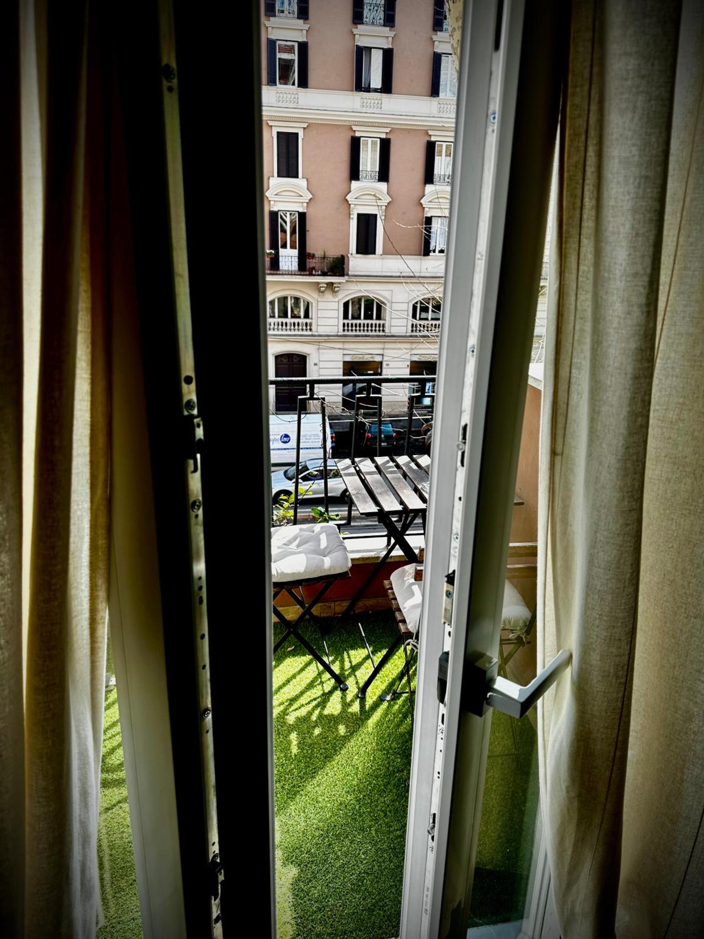 Deluxe Double Room with Balcony photo 2