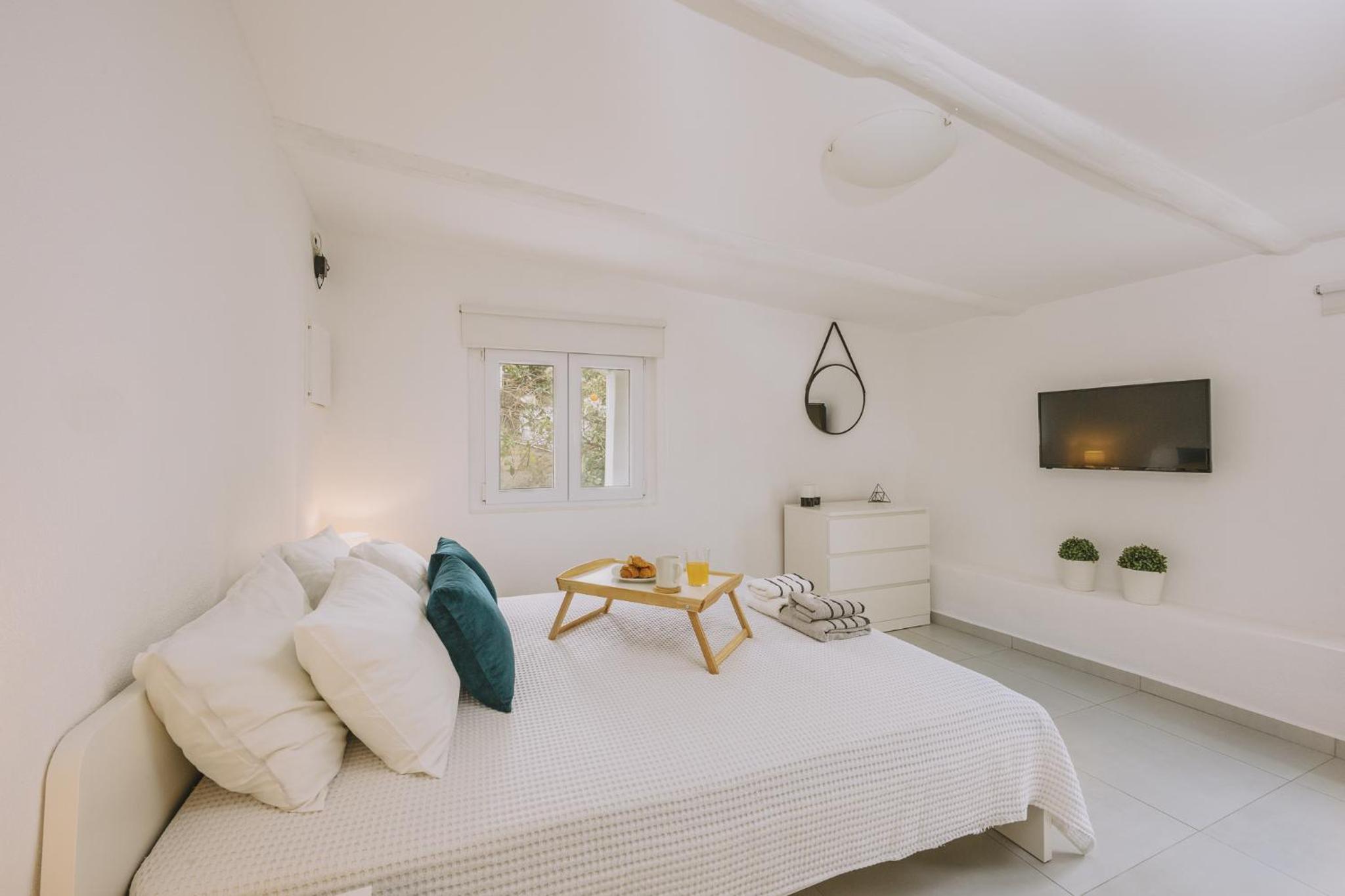 One-Bedroom House photo 1