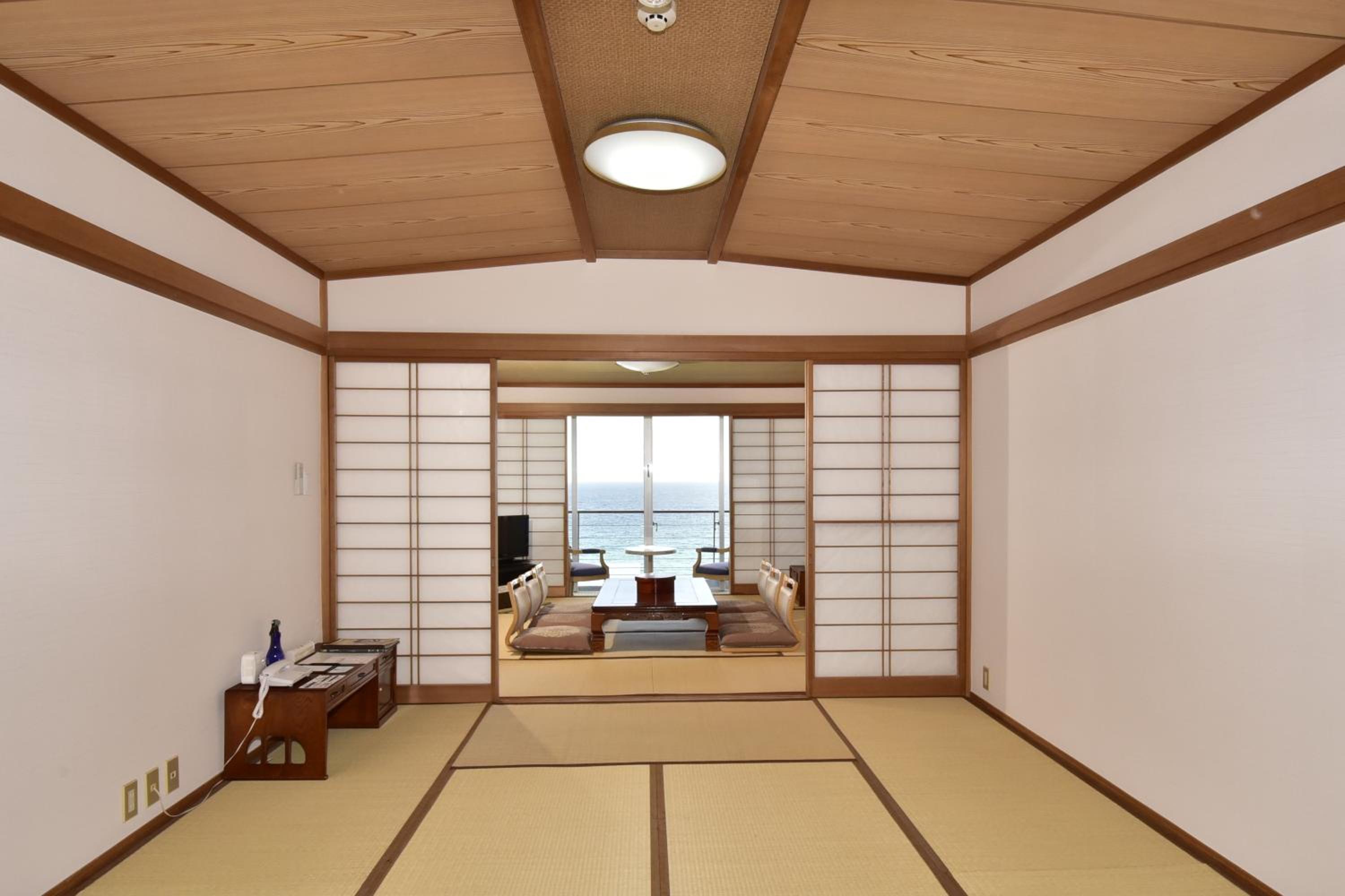 Japanese-Style Room (6 Guests) - Photo 3
