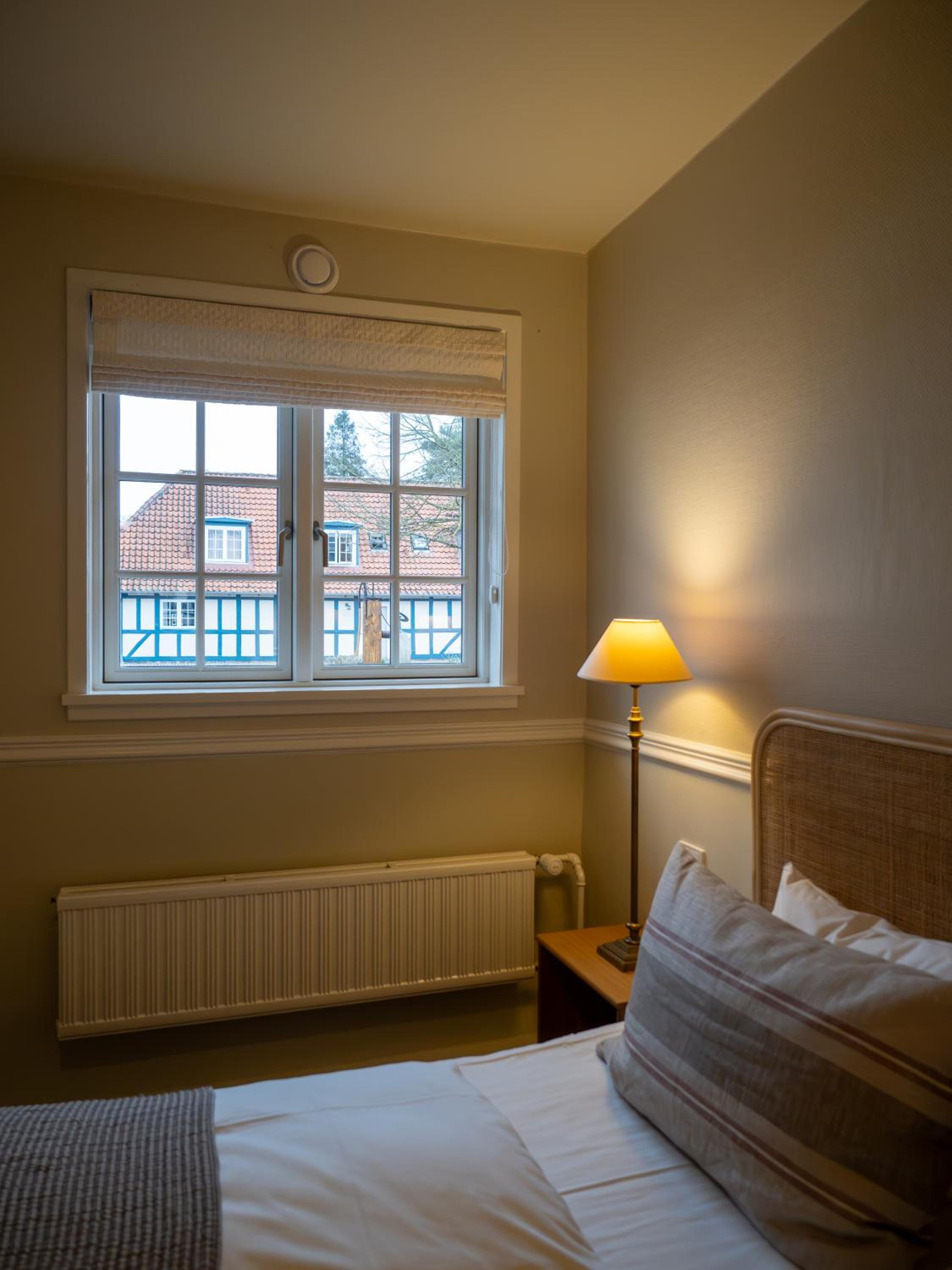 Standard Double Room - Photo 8