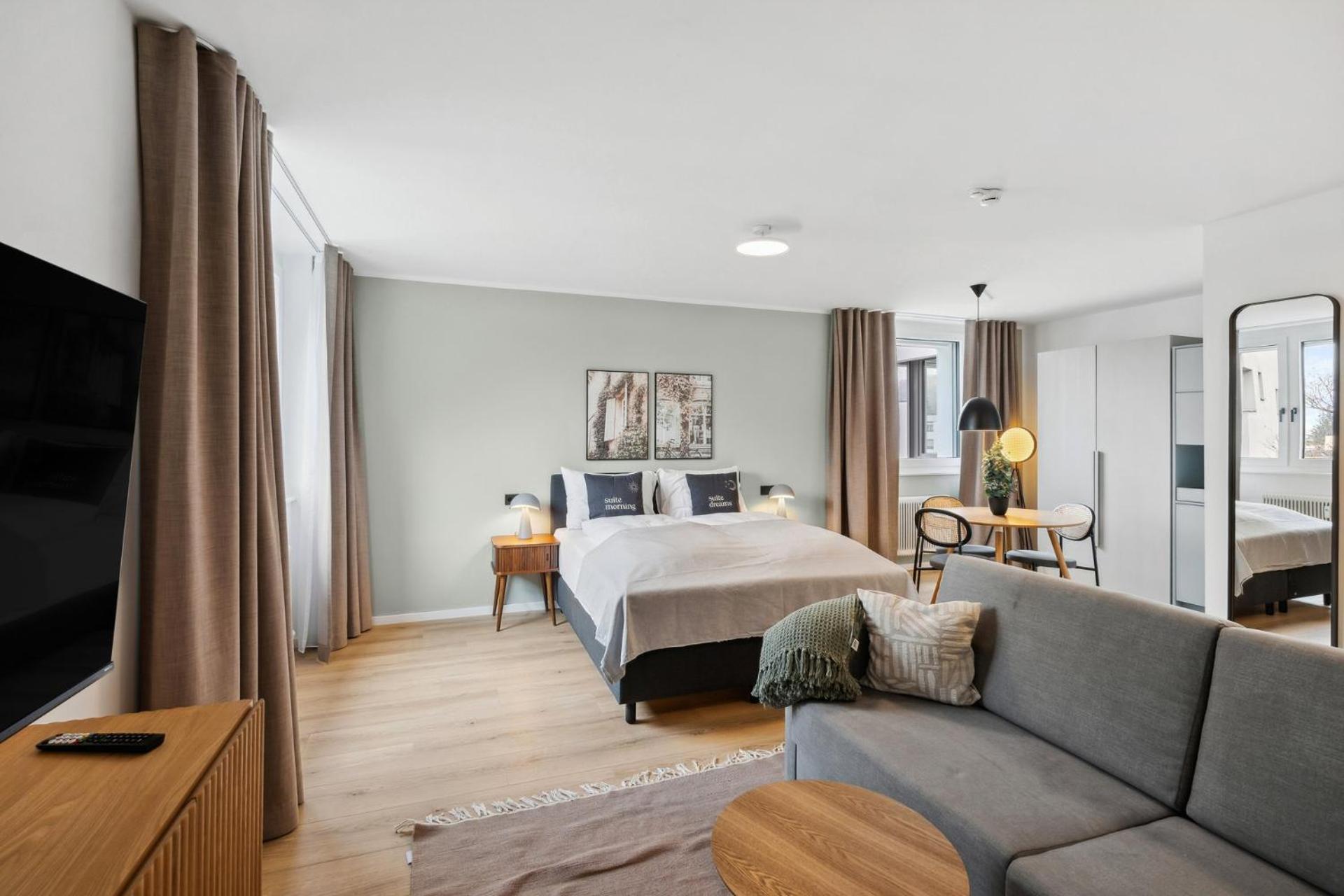 Queen Room with Sofa Bed photo 1