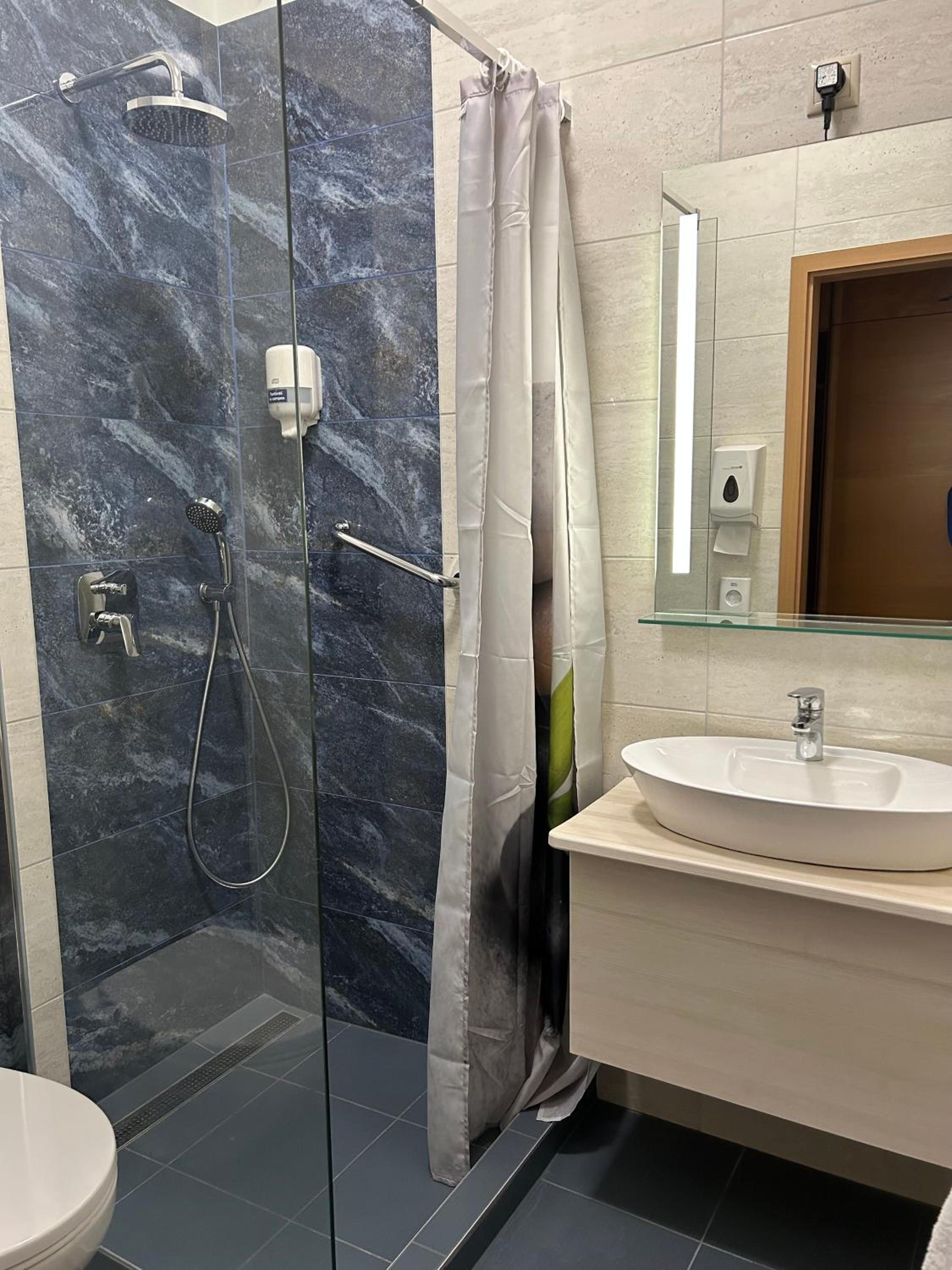 Deluxe Family Suite photo 3