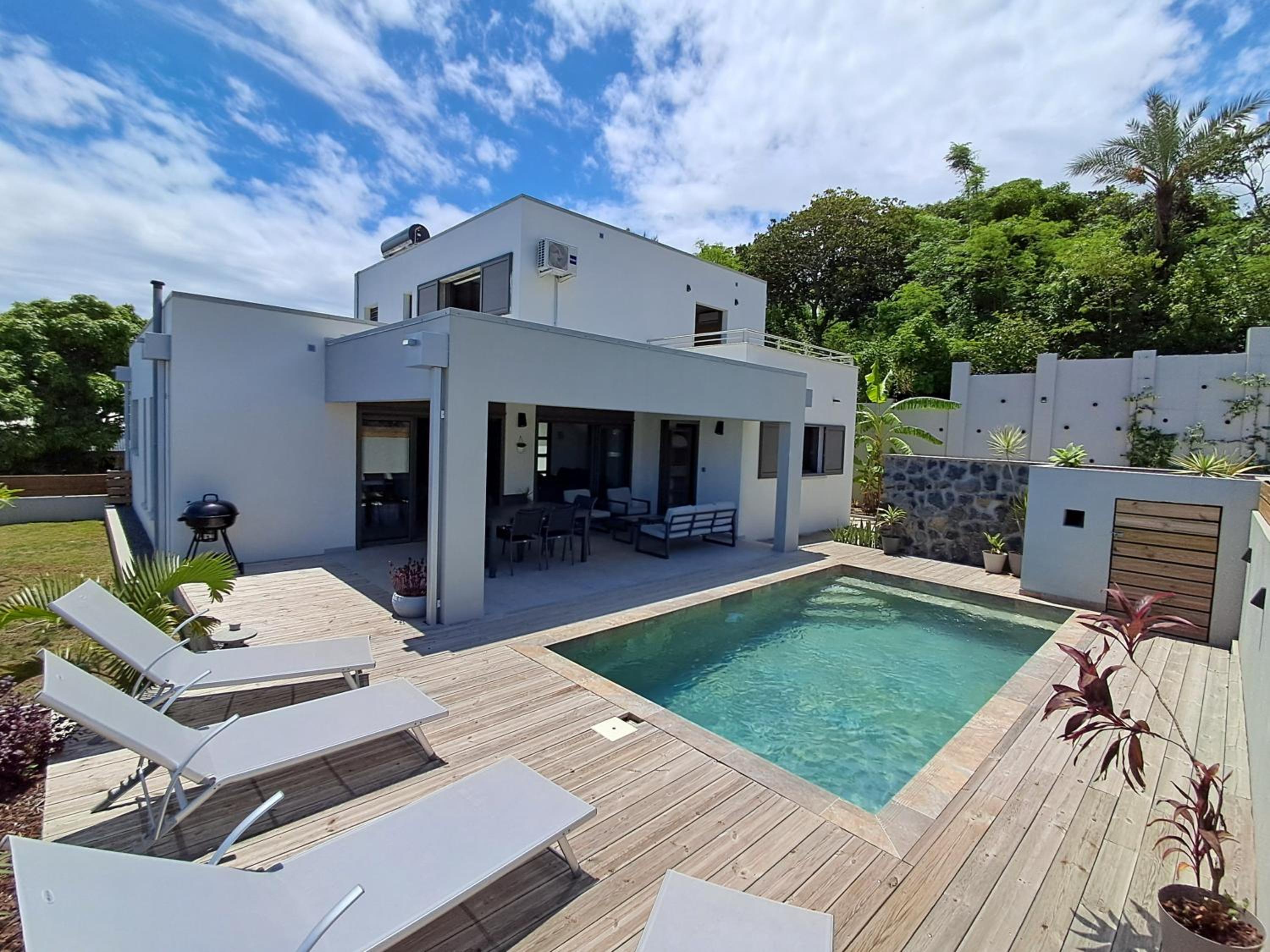 Three-Bedroom Villa photo 1