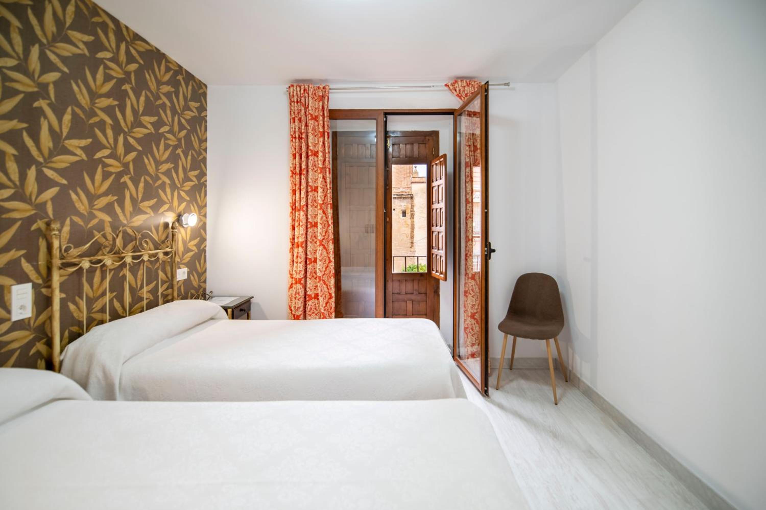 Double or Twin Room with Balcony - Photo 1