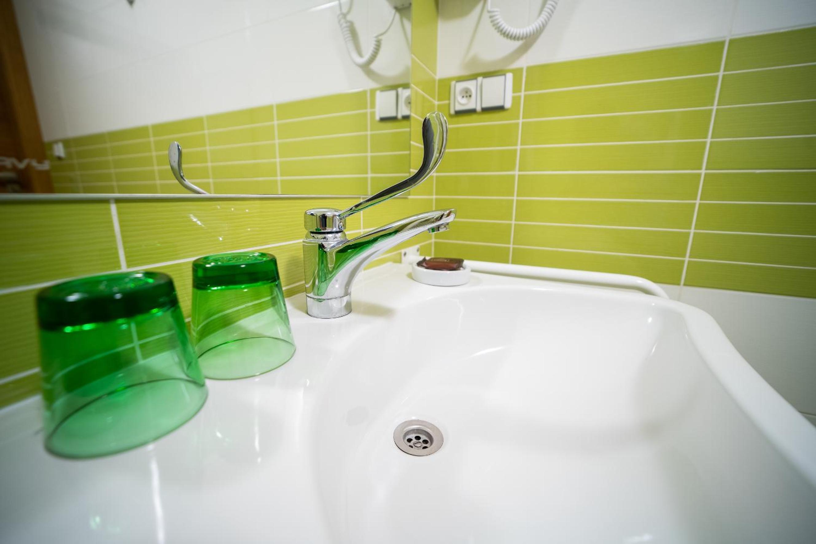 King Room with Roll-In Shower - Disability Access - Photo 5