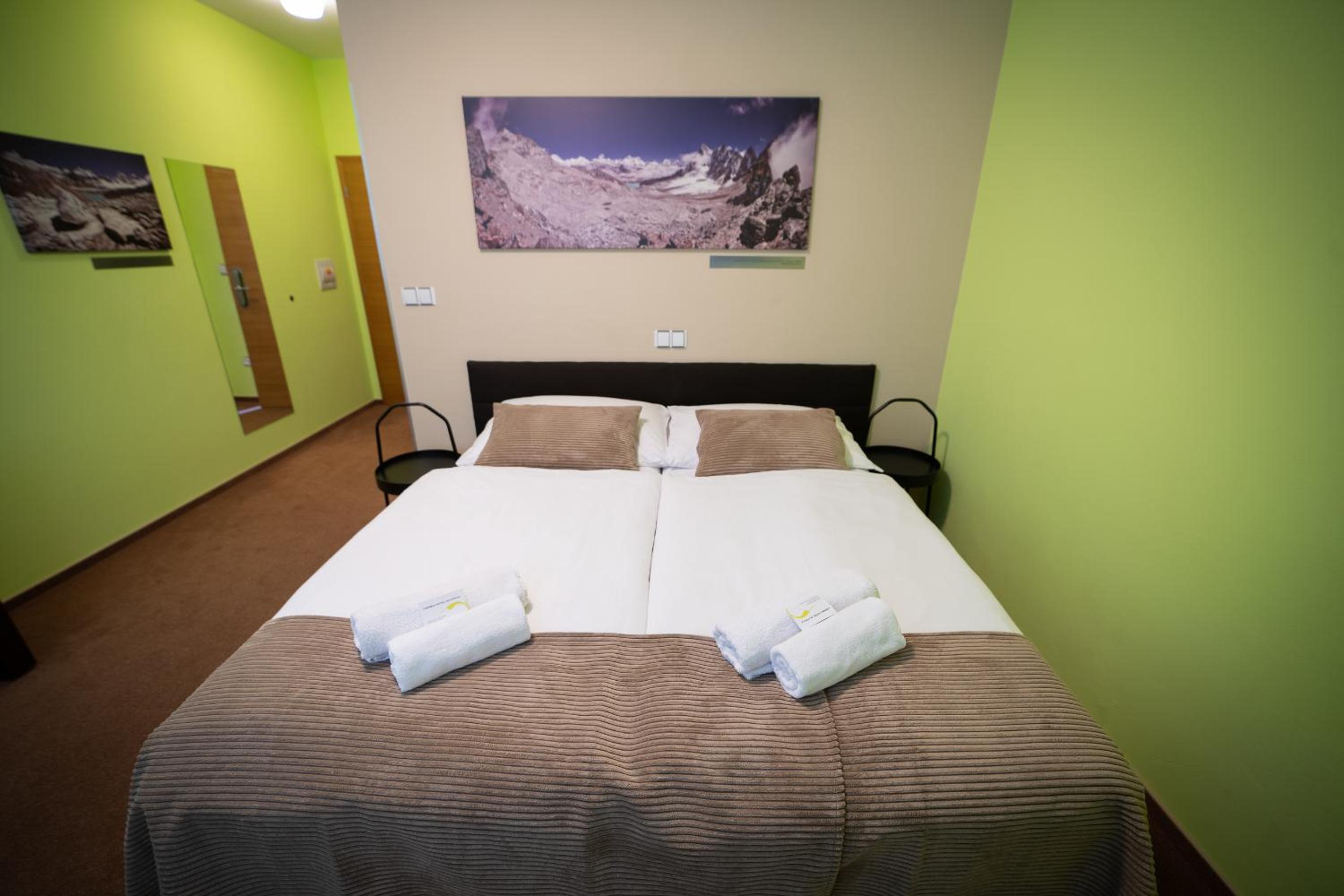 King Room with Roll-In Shower - Disability Access - Photo 8