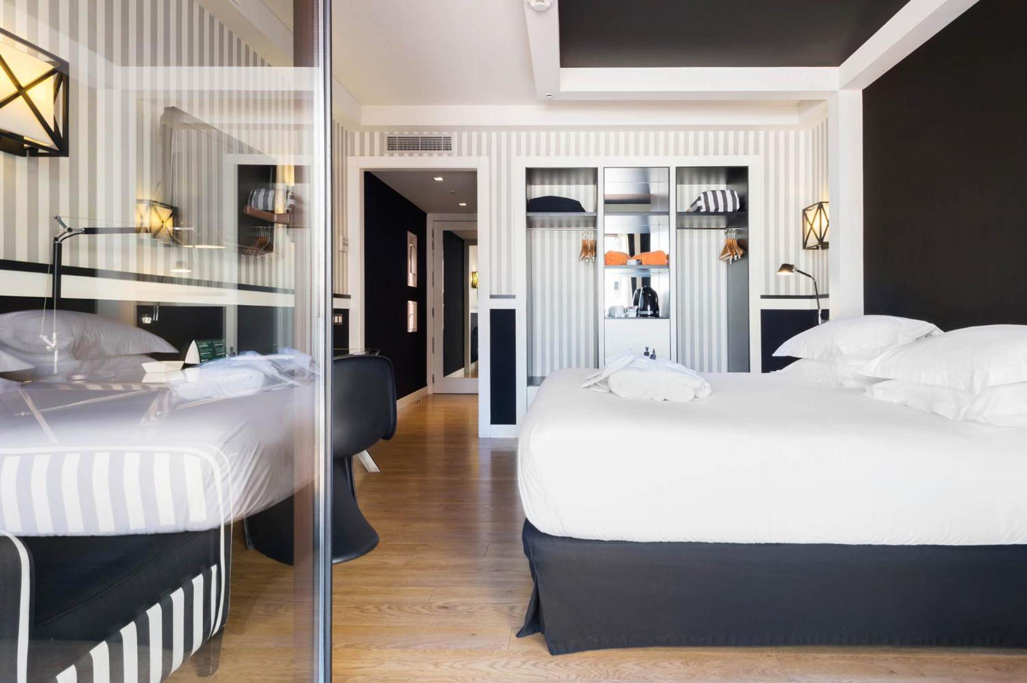 Deluxe Double Room with Balcony photo 3