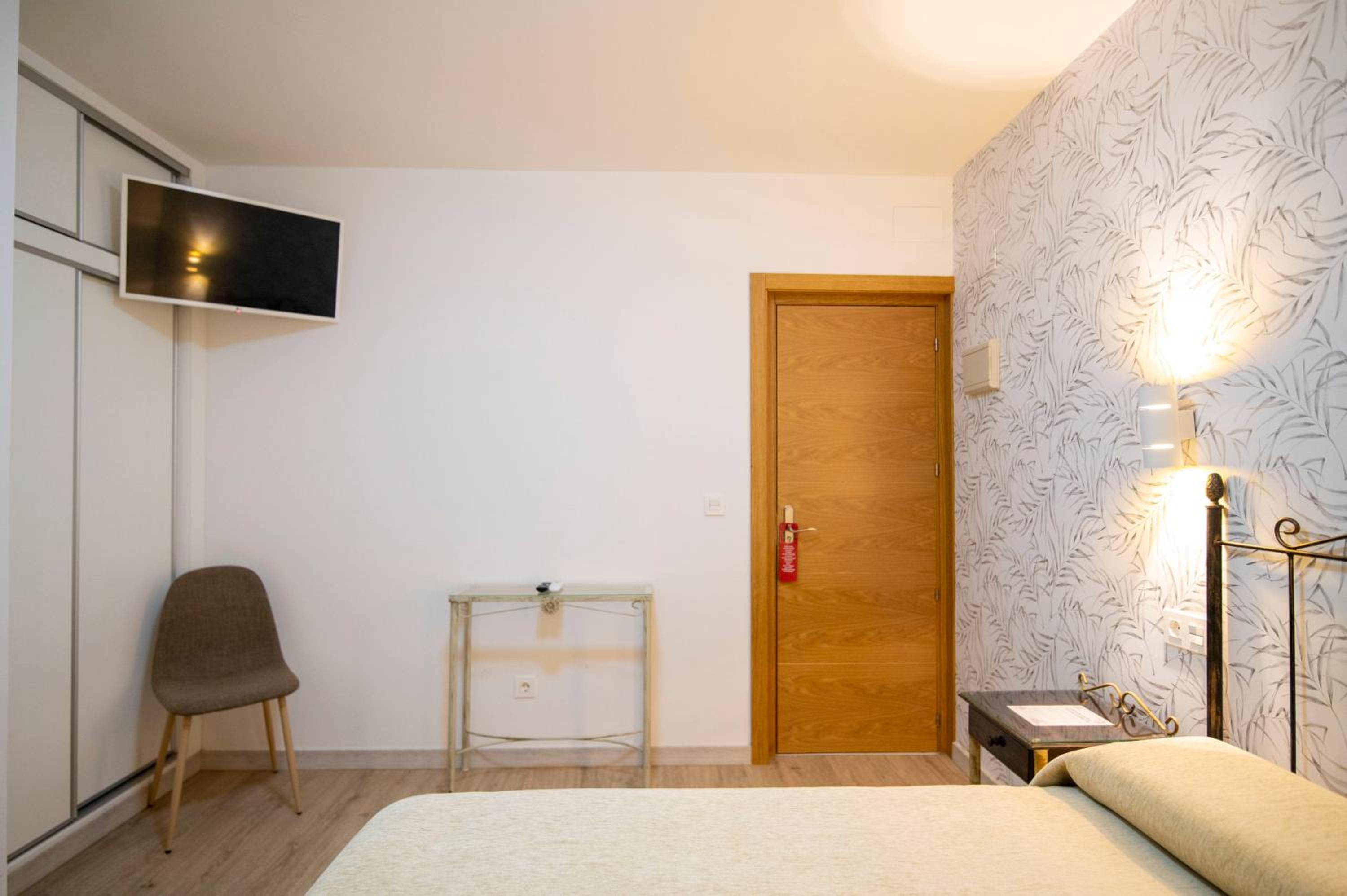 Double or Twin Room - Photo 10