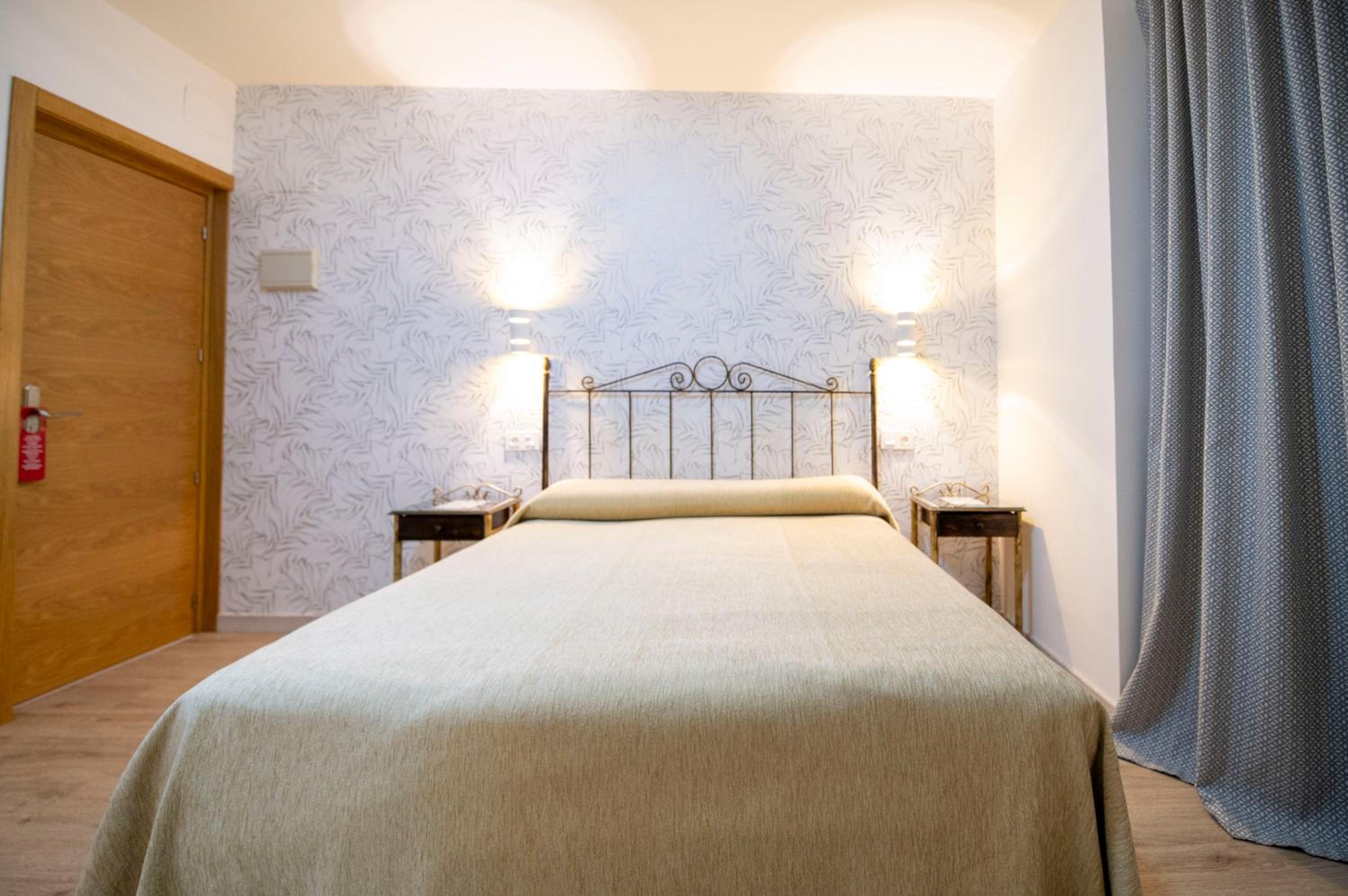 Double or Twin Room - Photo 12