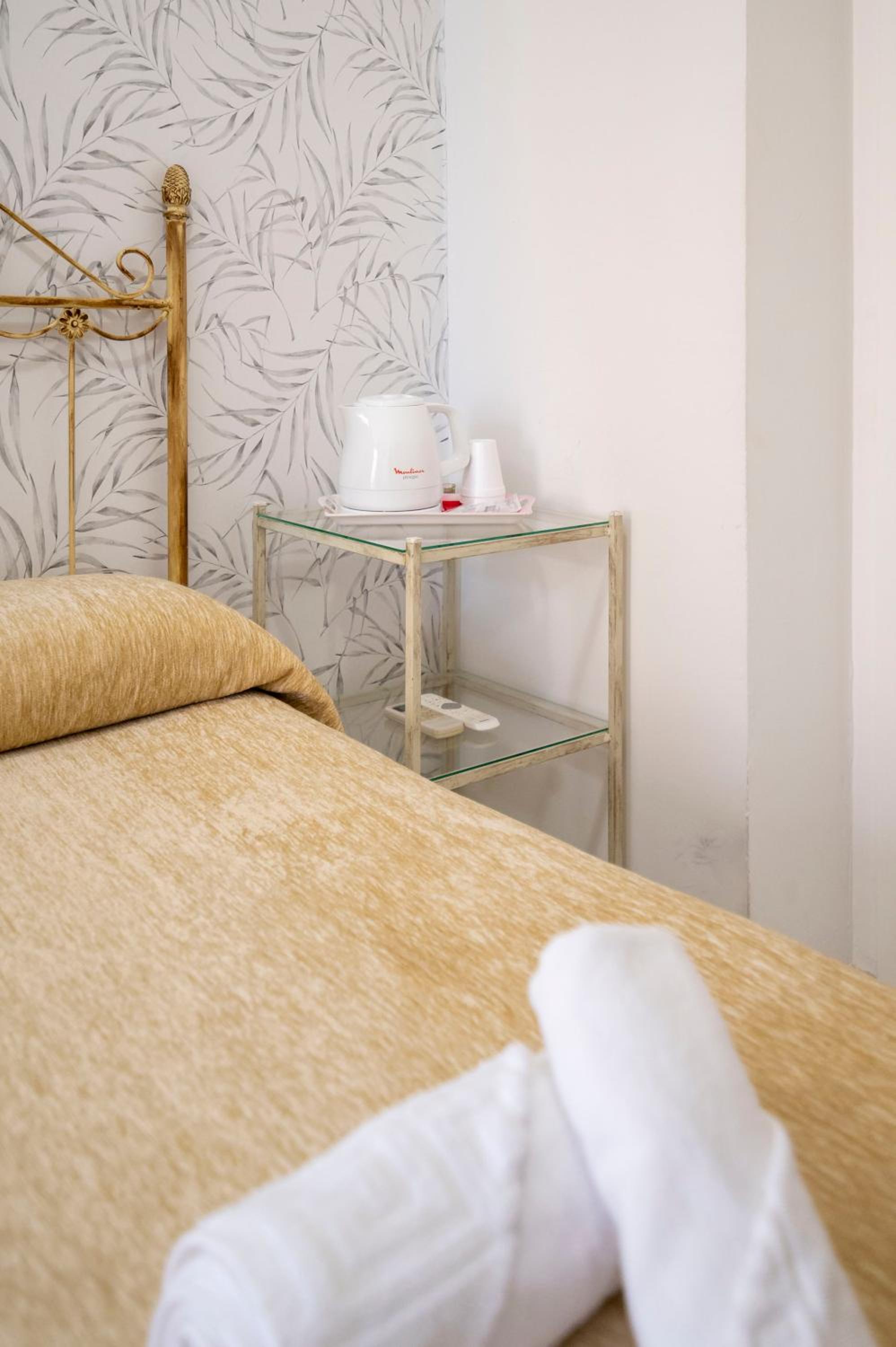 Standard Triple Room - Photo 9