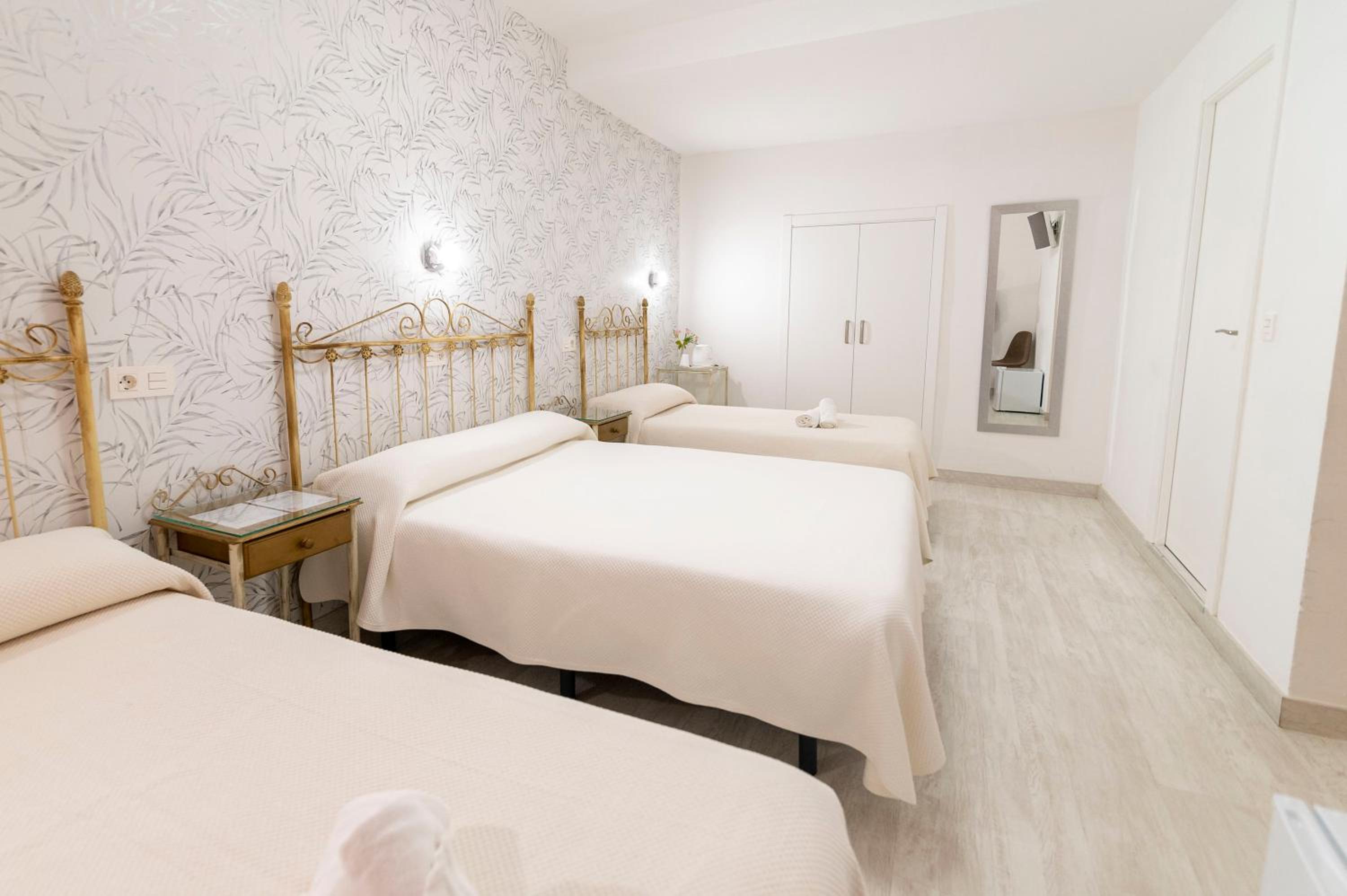 Standard Quadruple Room - Photo 1