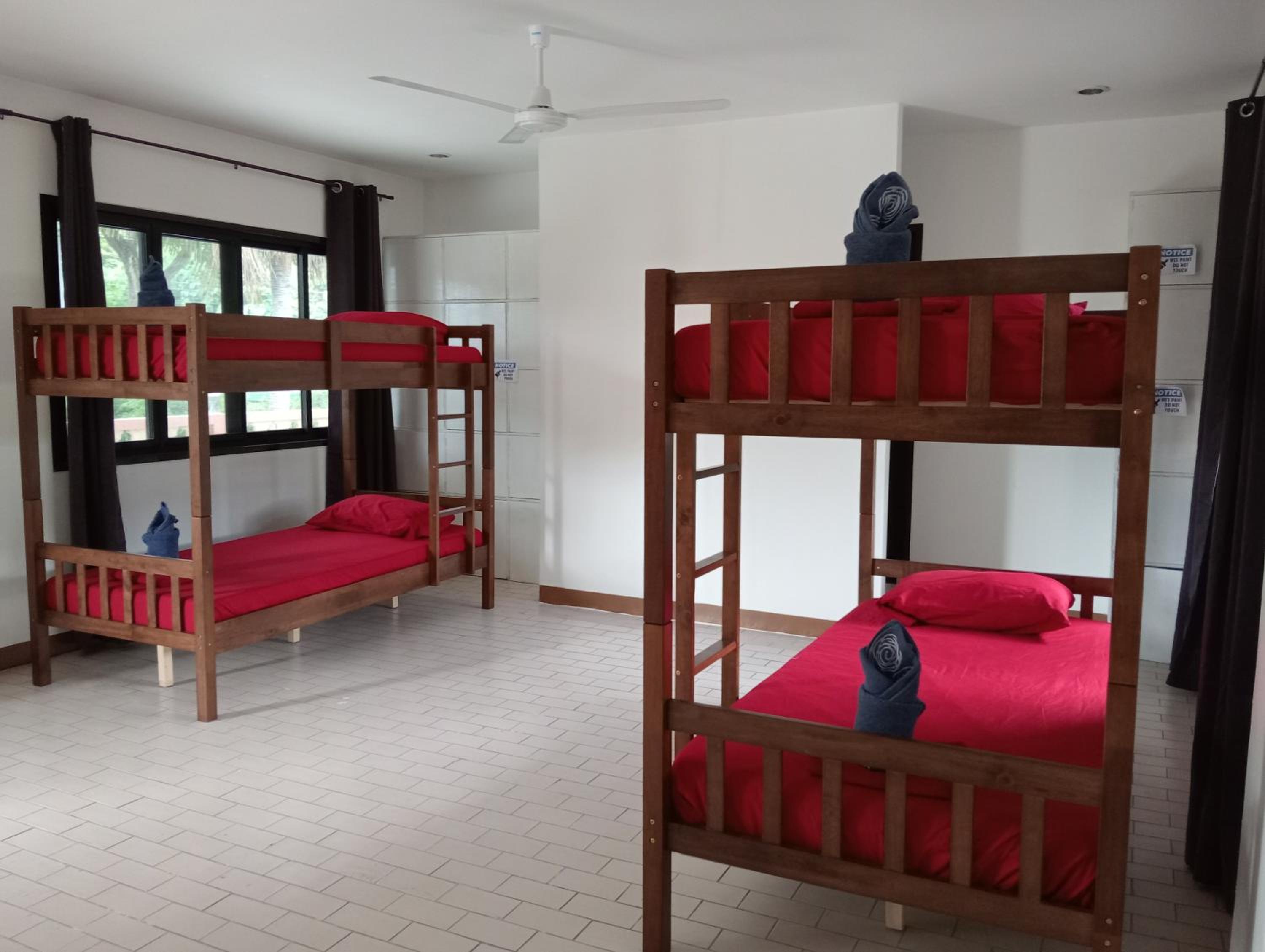 10-Bed Mixed Dormitory Room