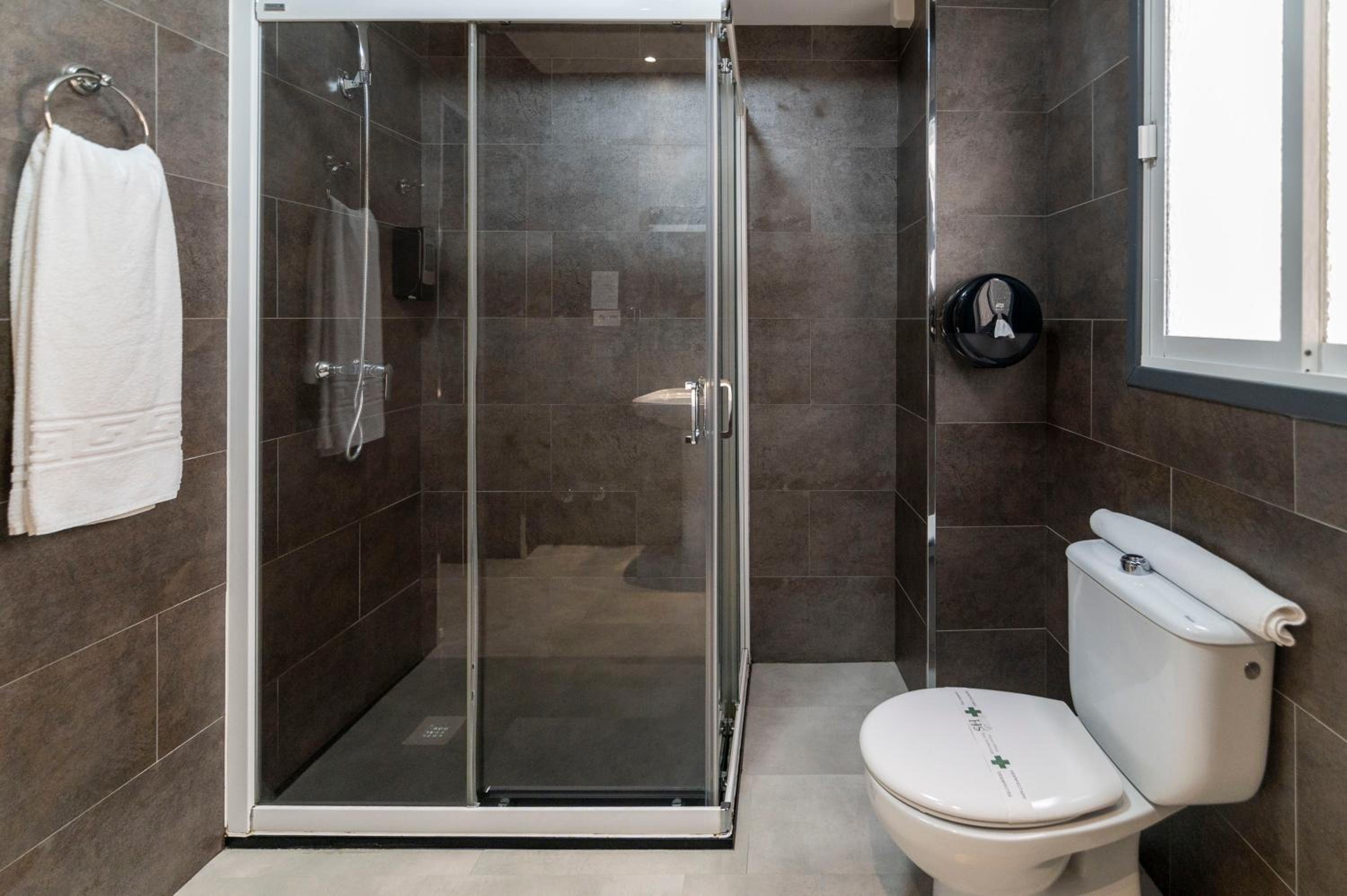 Standard Quadruple Room - Photo 4