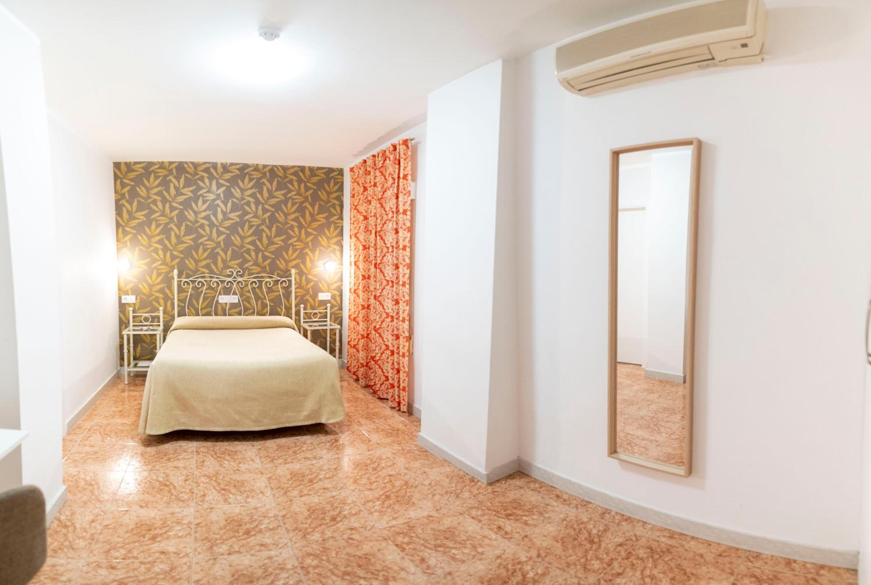 Double or Twin Room - Photo 13