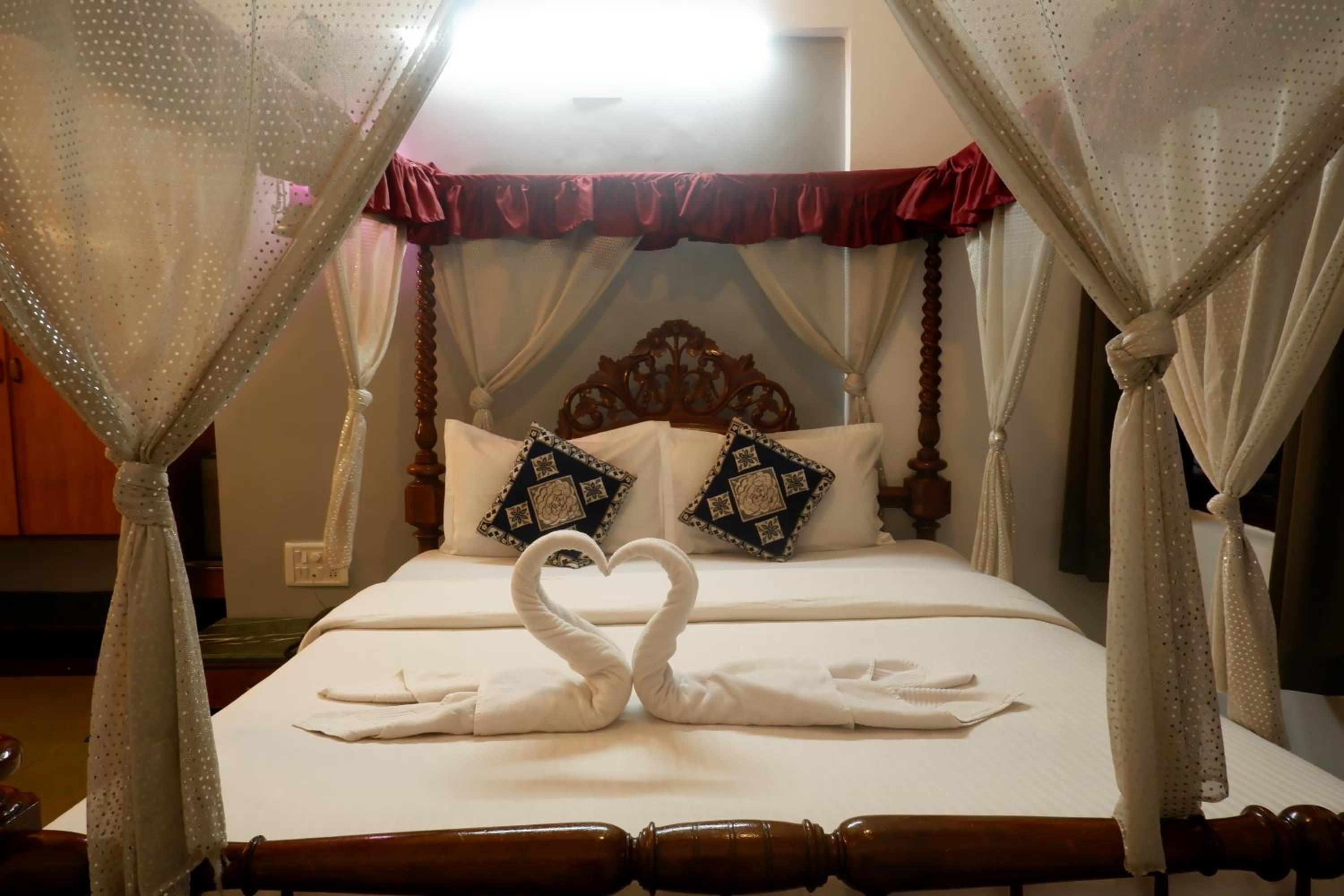 Deluxe Queen Room