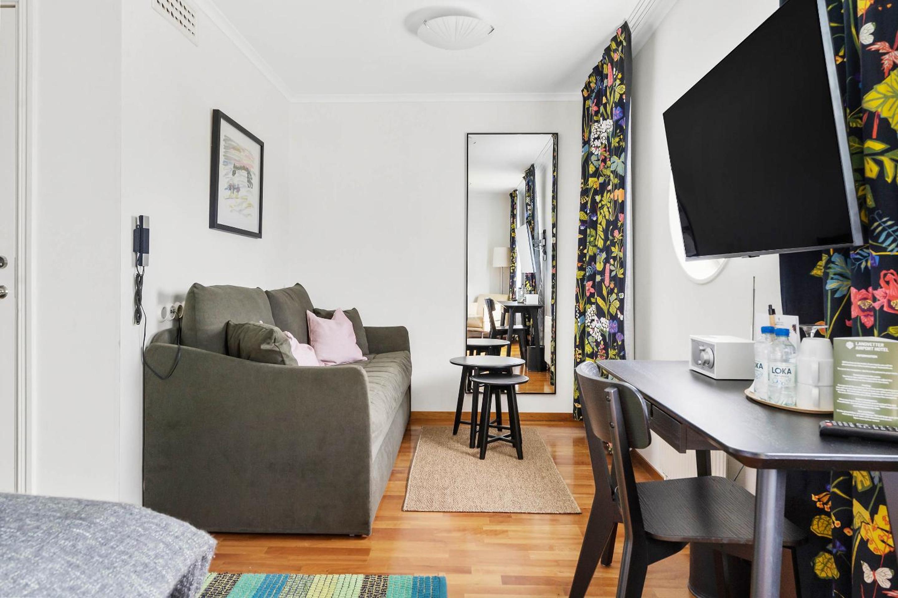 Family Room with One Queen Bed and Sofa Bed - Non-Smoking photo 1