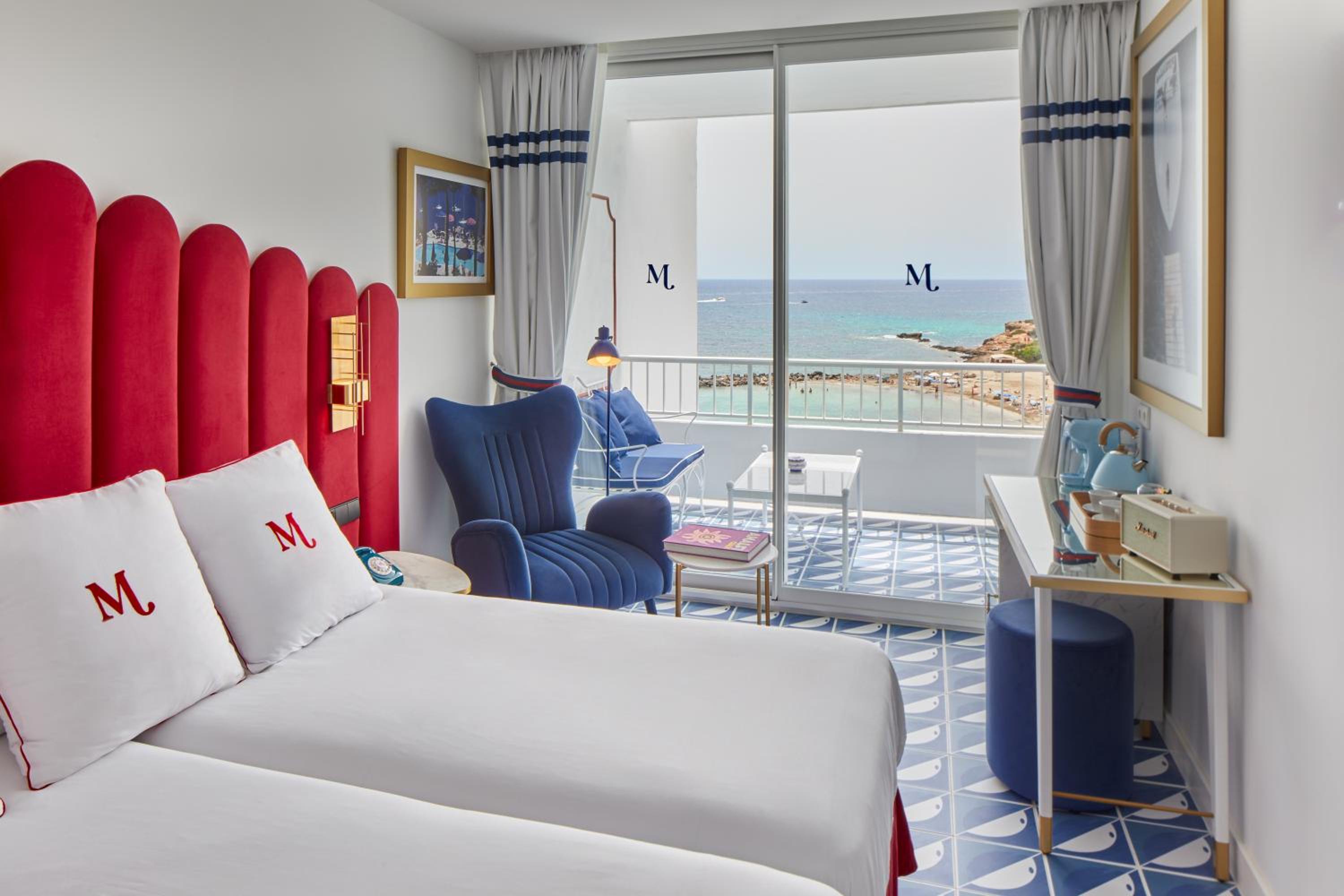 Deluxe Sea View with Balcony - Photo 1