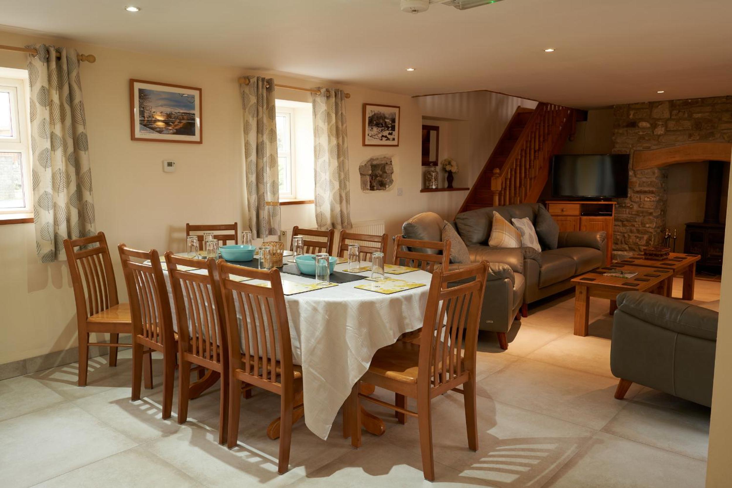 Five-Bedroom House photo 3