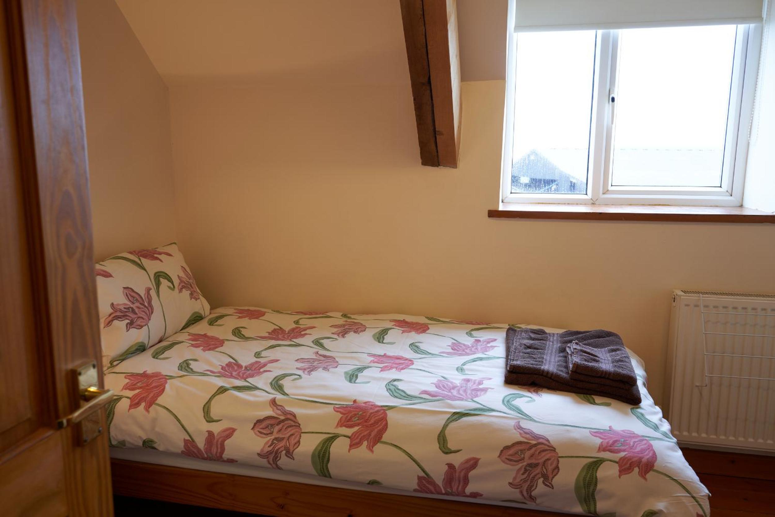 Five-Bedroom House photo 2
