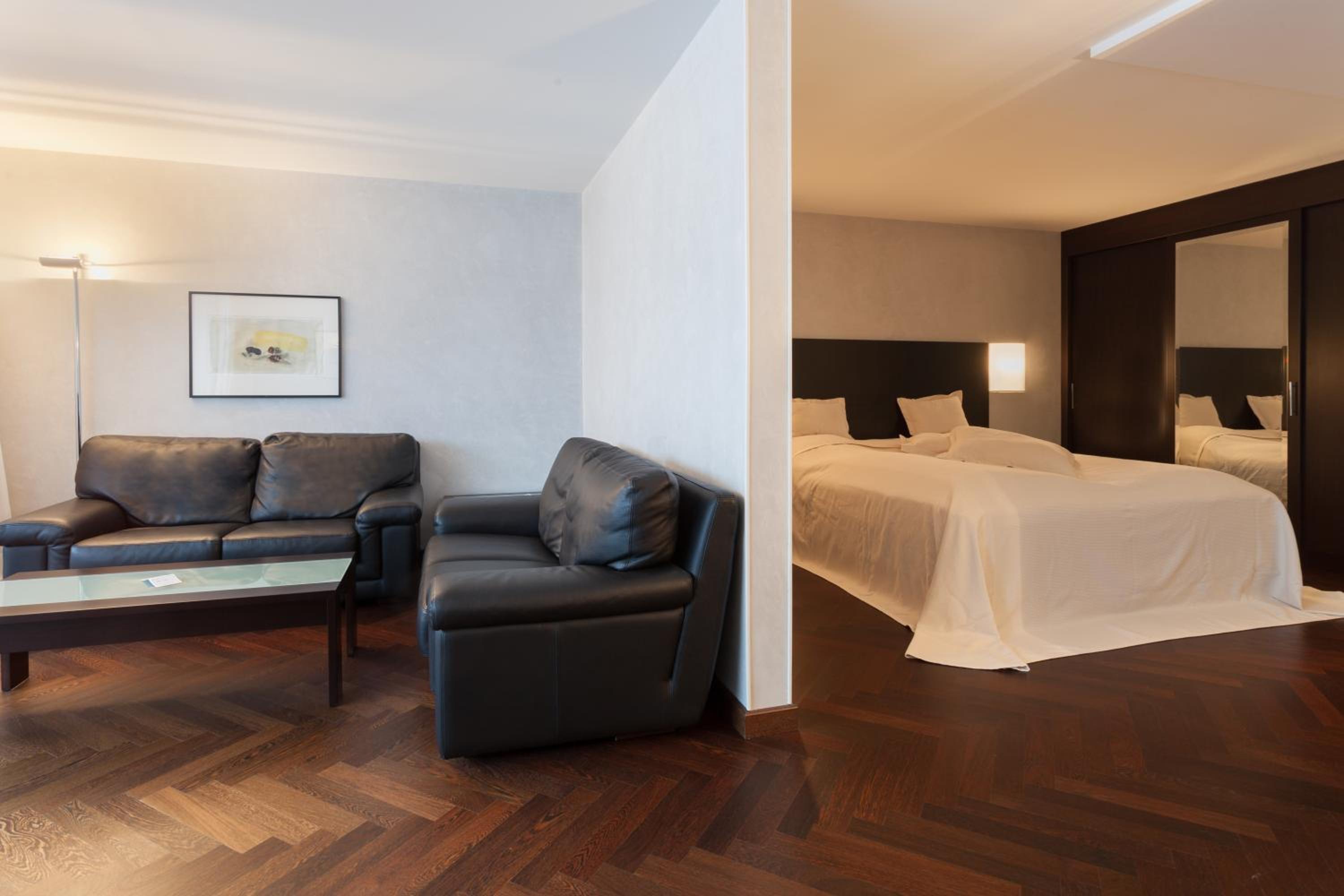 Suite with Balcony - Photo 2
