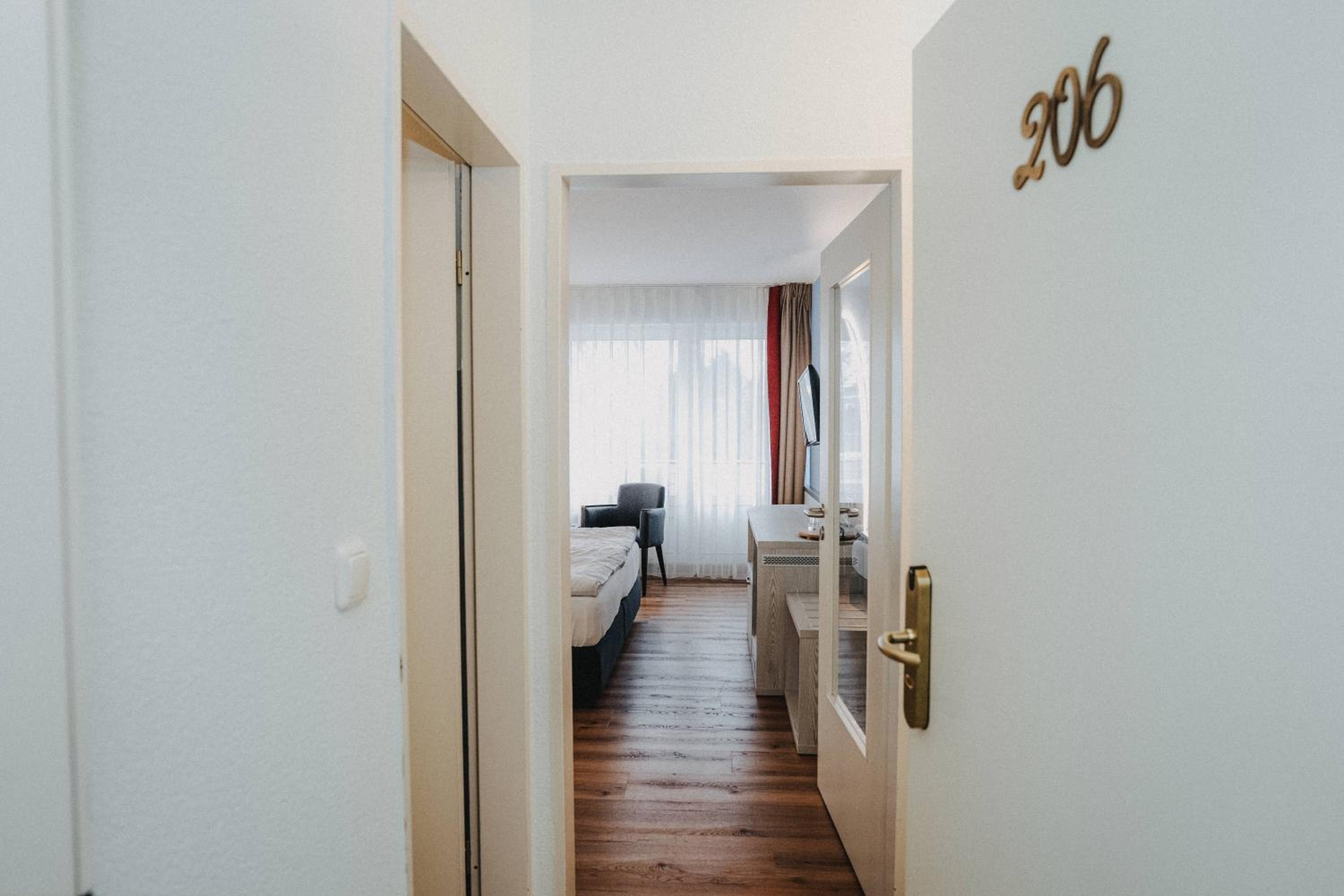 Deluxe Double Room with Balcony photo 2