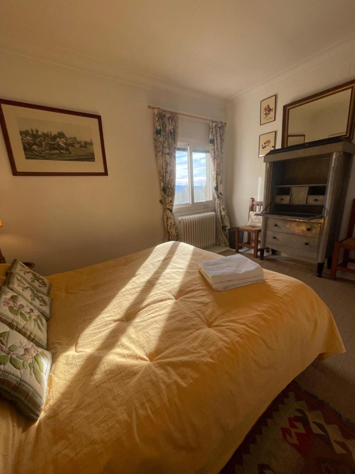 Five-Bedroom House photo 2