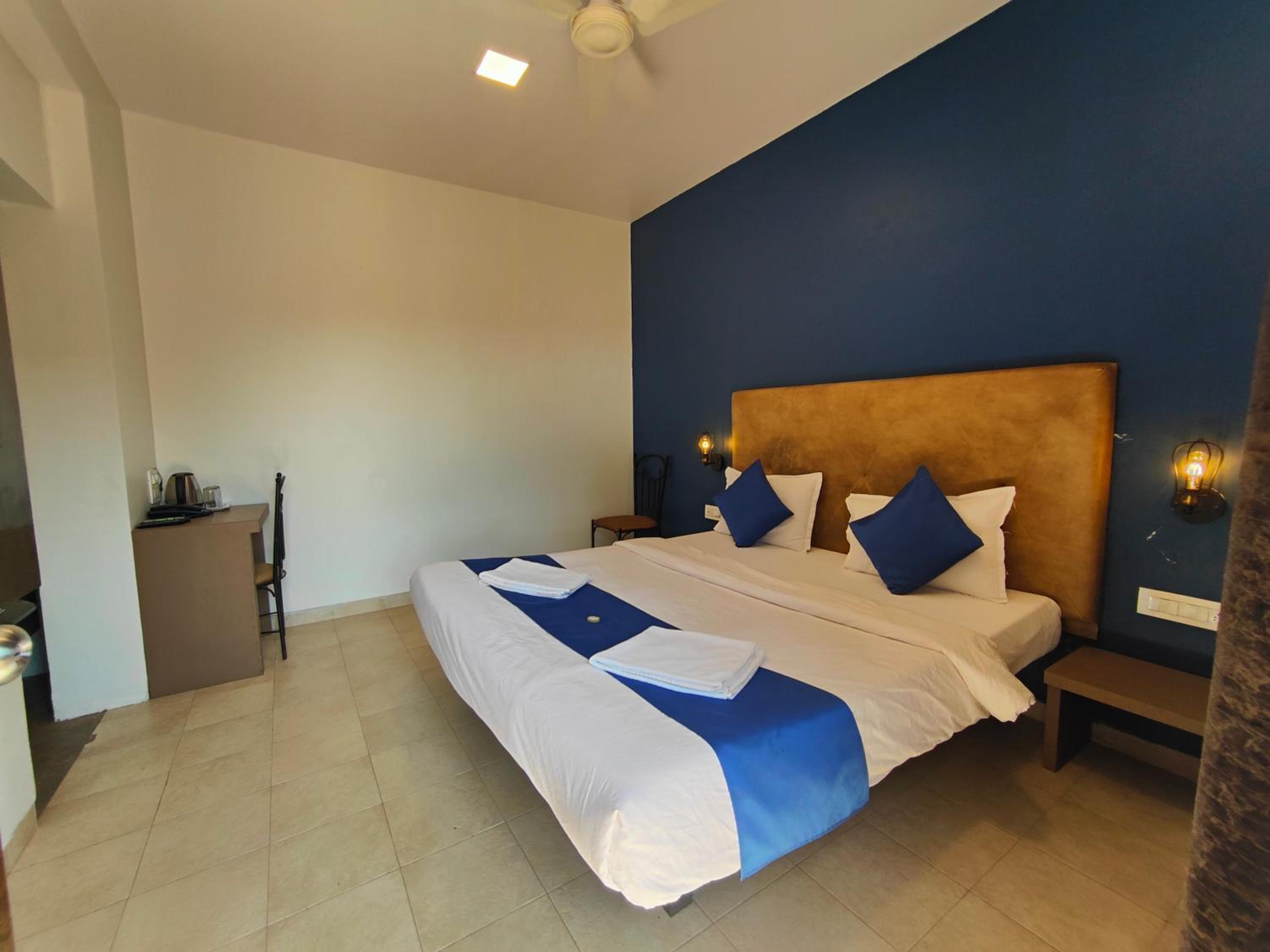 Deluxe Room - Photo 9
