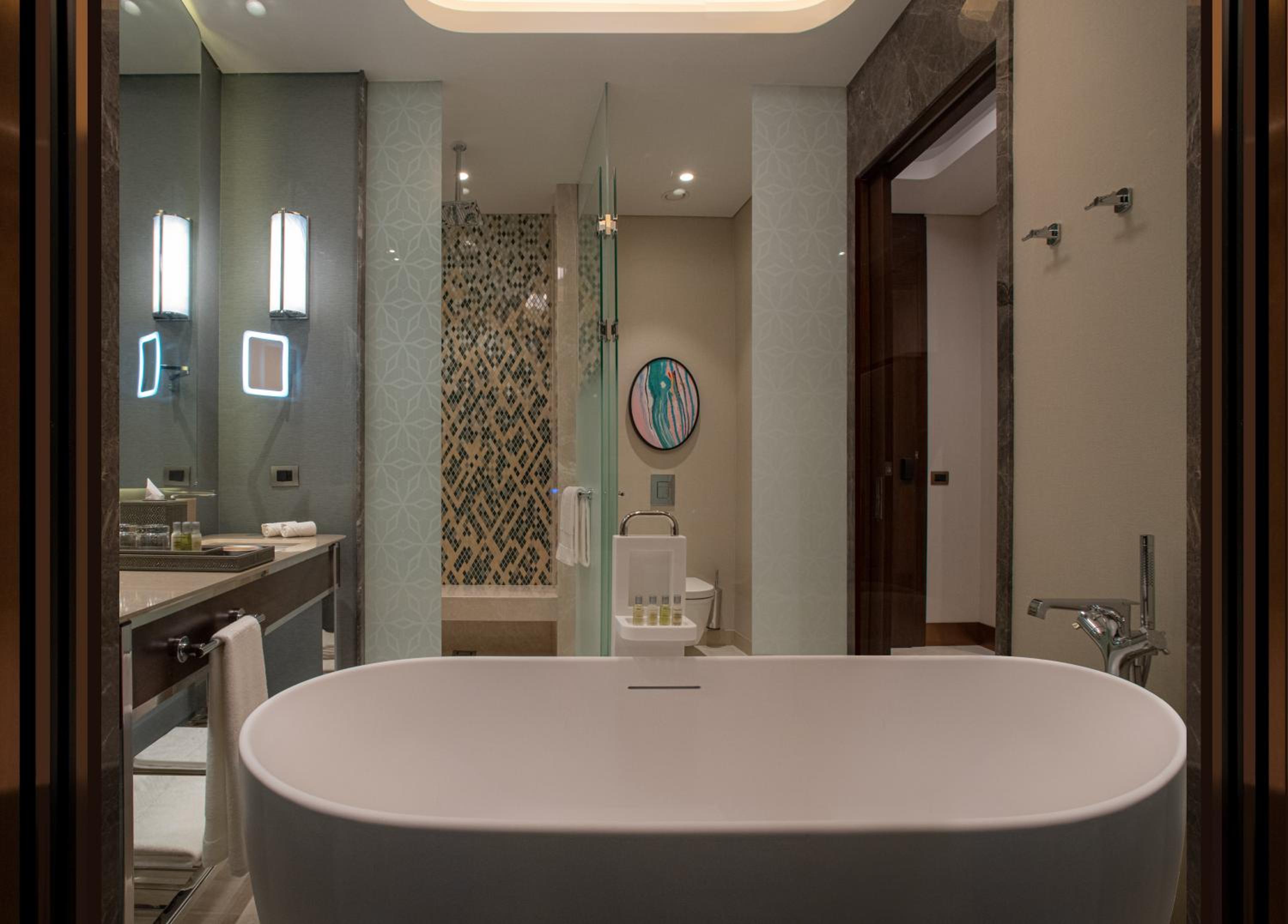 King Guest Room - Photo 8