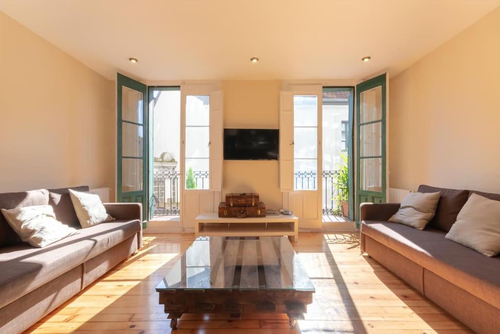 Apartamento de tres habitaciones con balcón