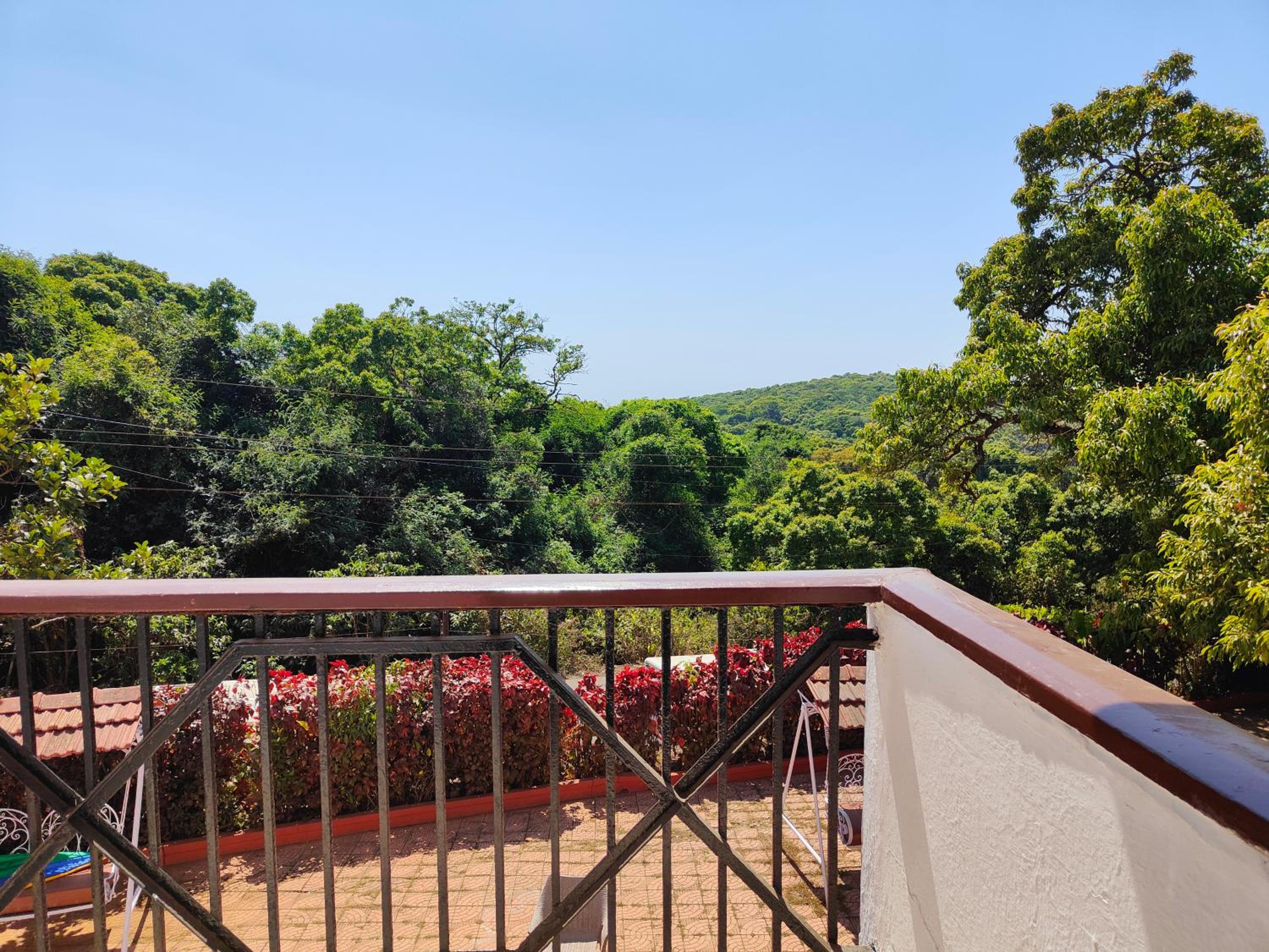 Deluxe Double Room with Balcony - Photo 7