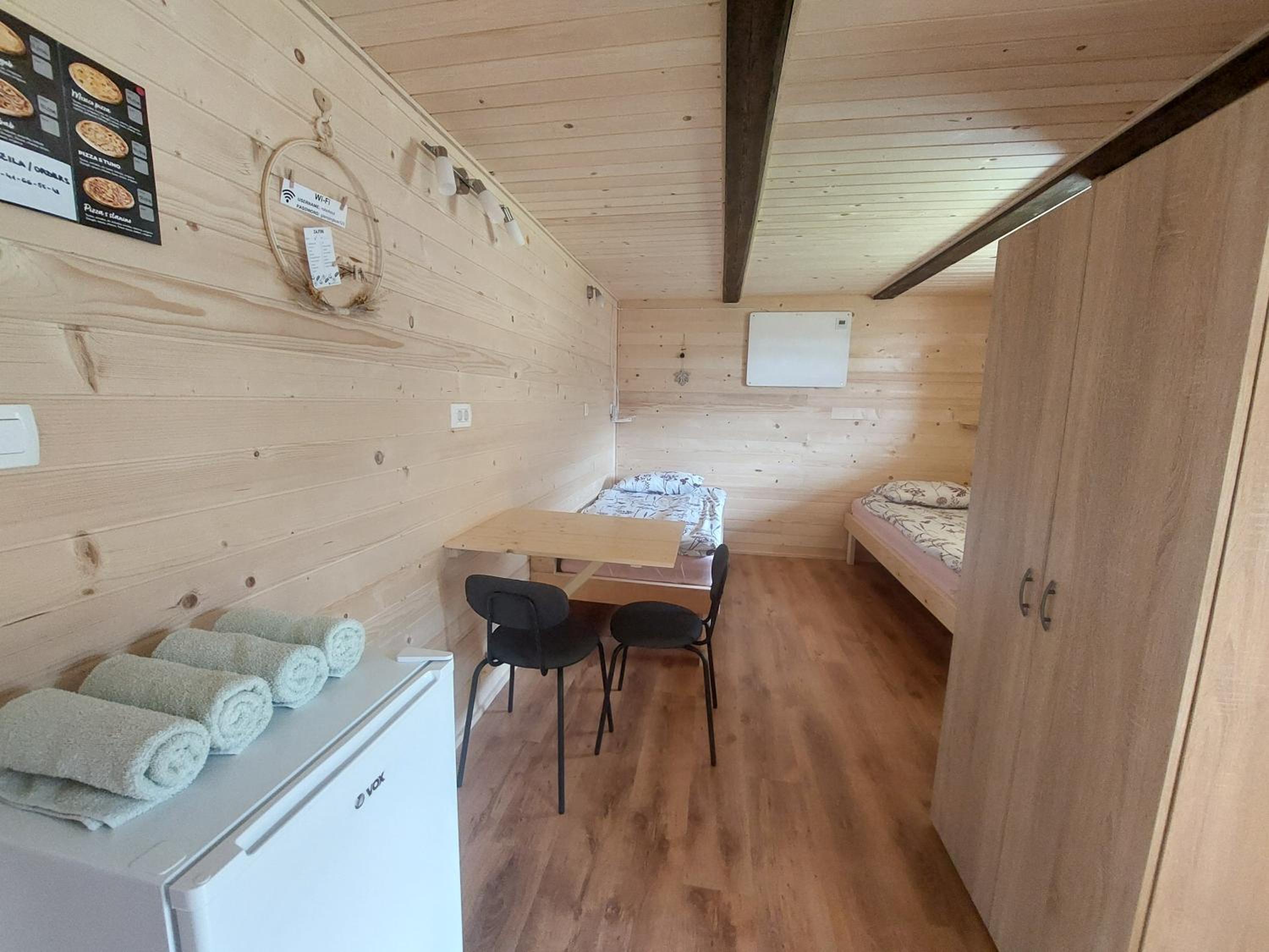 Standard Twin Room with Shared Bathroom photo 2
