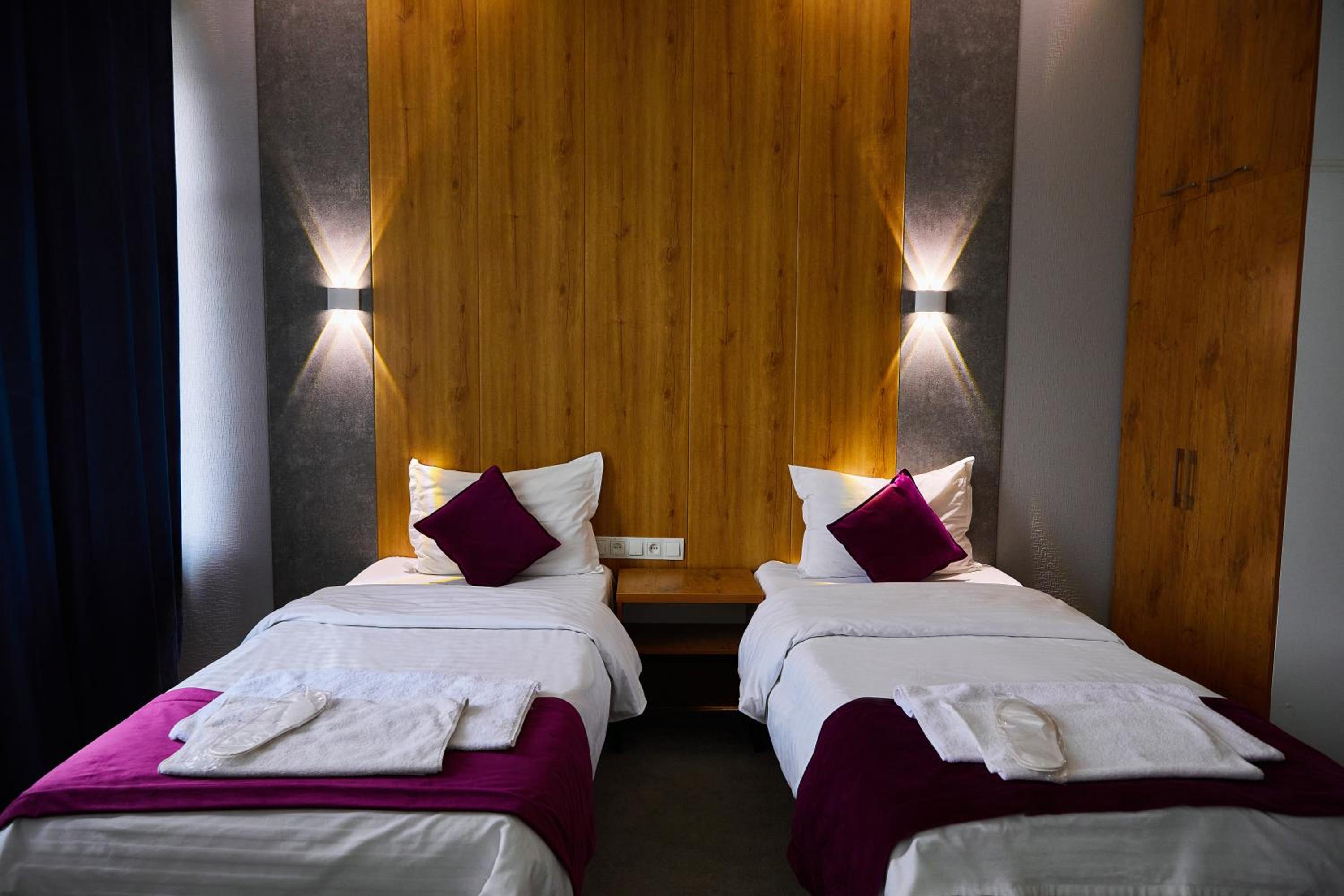 Standard Twin Room photo 2