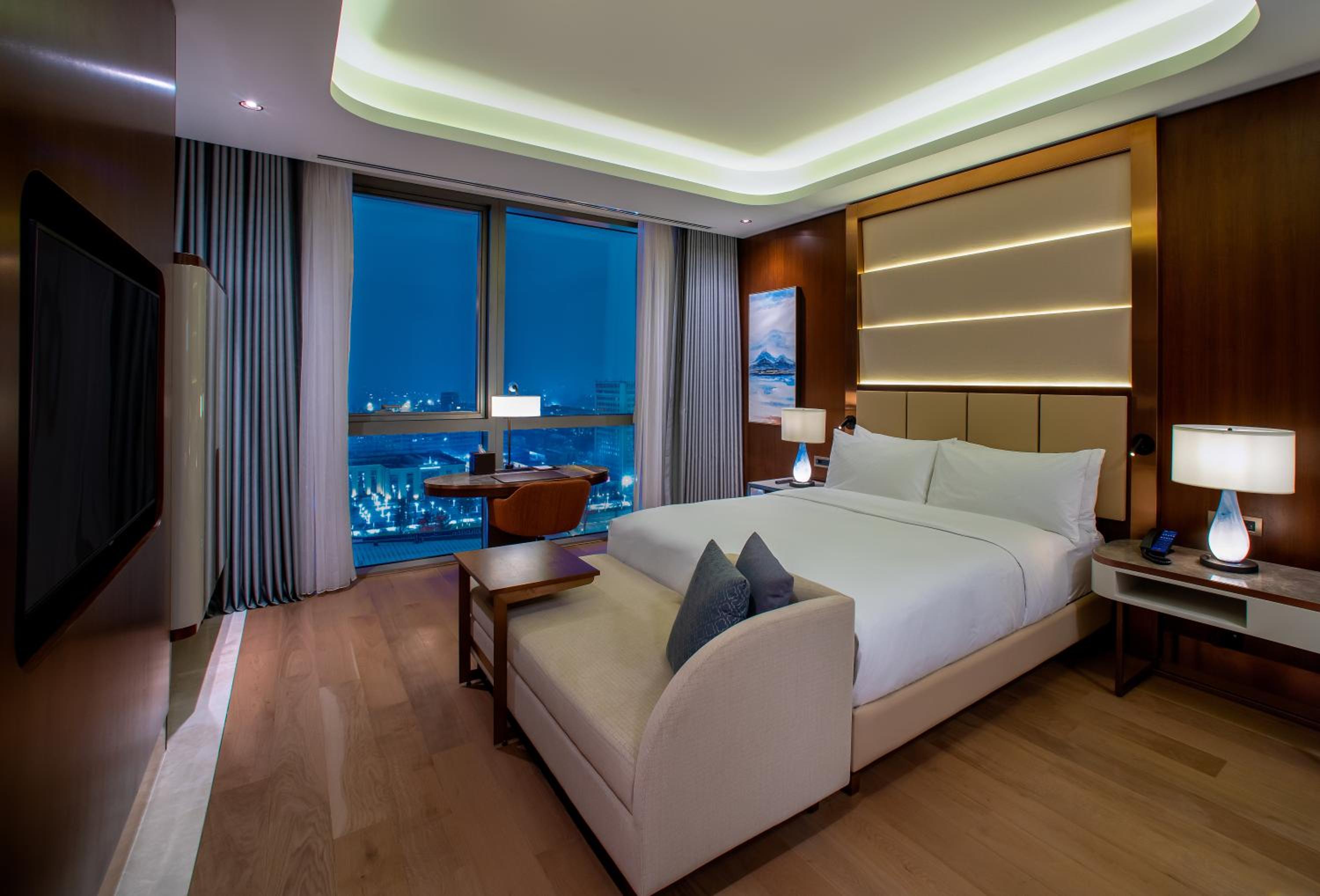 King Guest Room - Photo 6