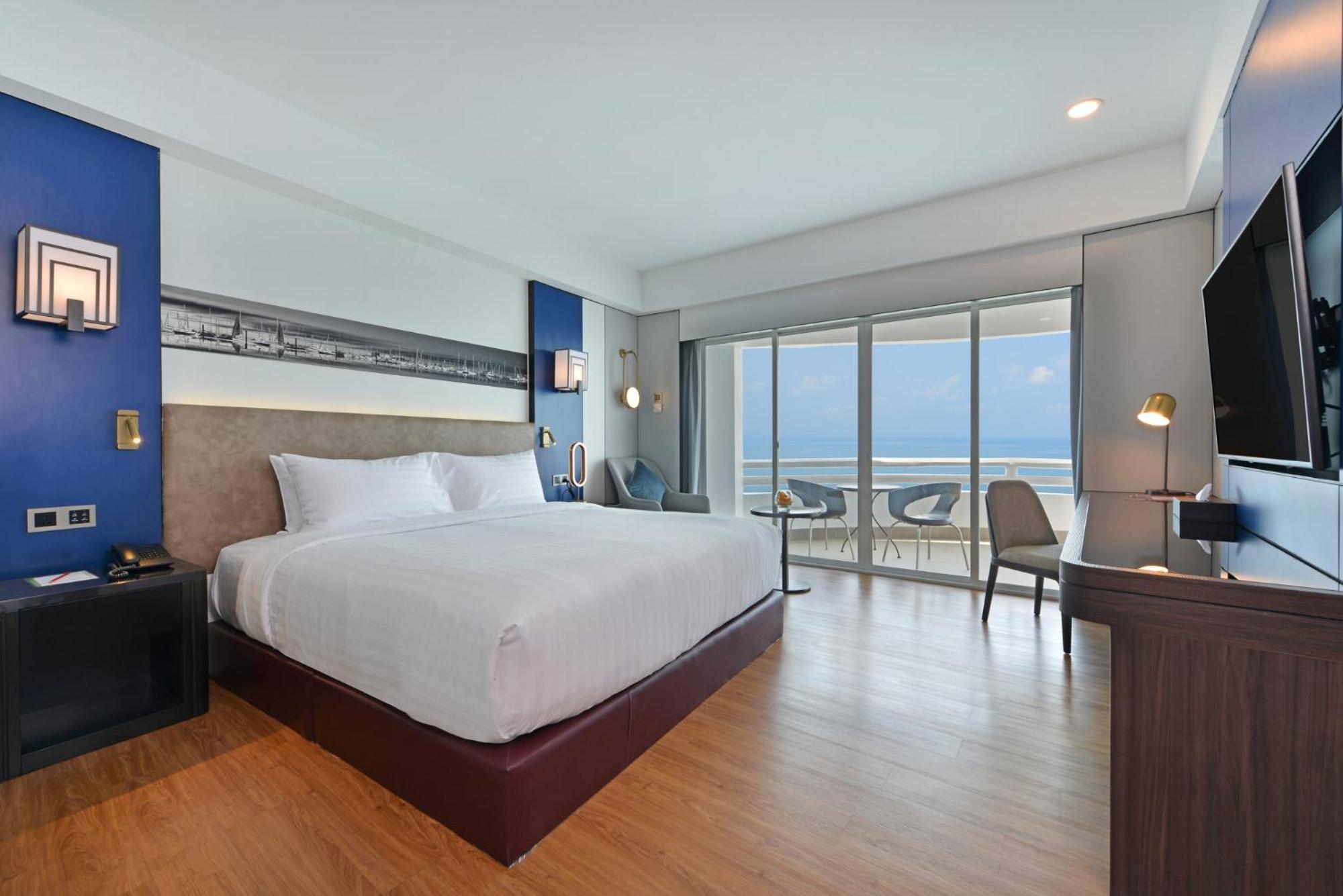 Grand Executive Suite Ocean View - Newly Renovate - Photo 1
