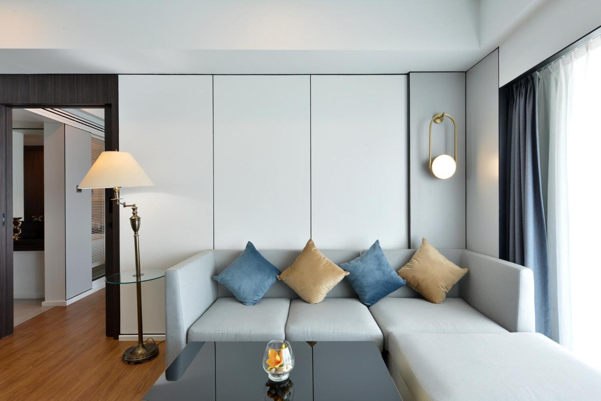 Grand Executive Suite Ocean View - Newly Renovate - Photo 8