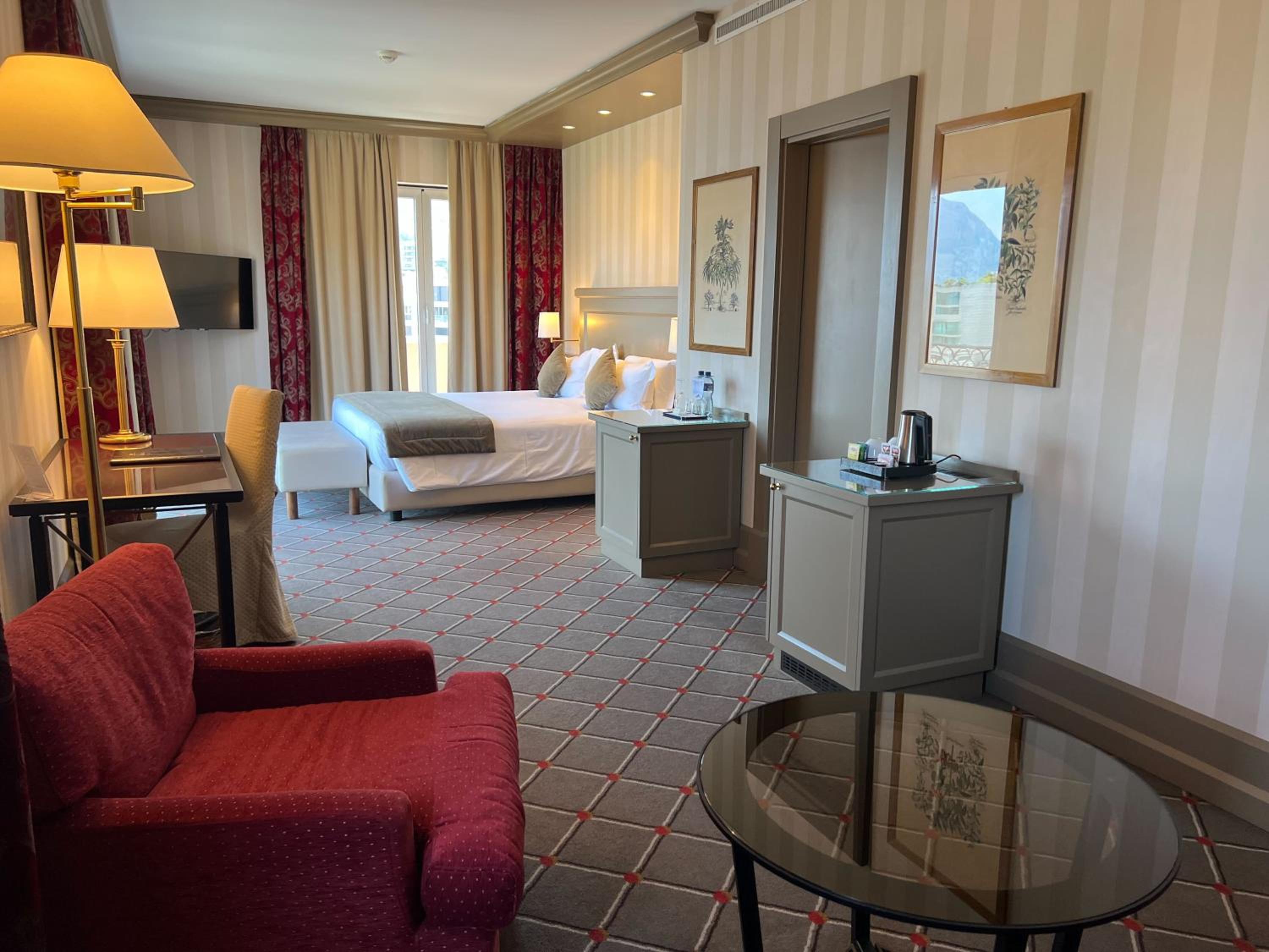 Deluxe Junior Suite - Photo 2