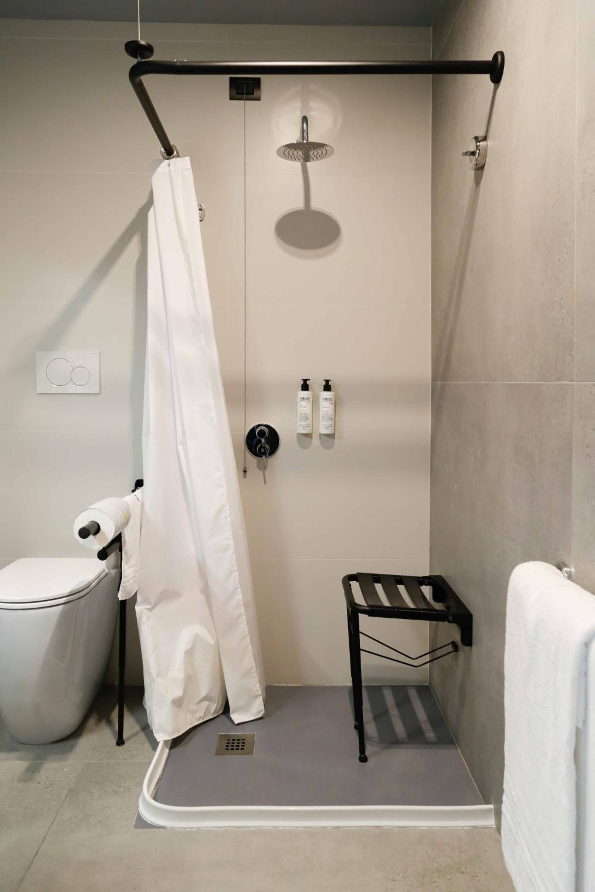 Double or Twin Room - Disability Access - Photo 18