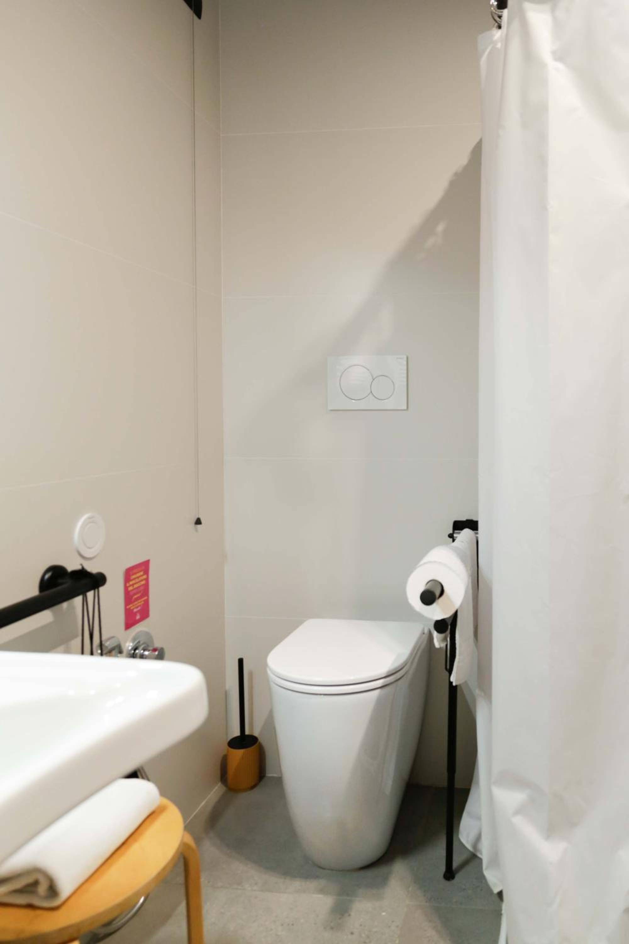 Double or Twin Room - Disability Access - Photo 21